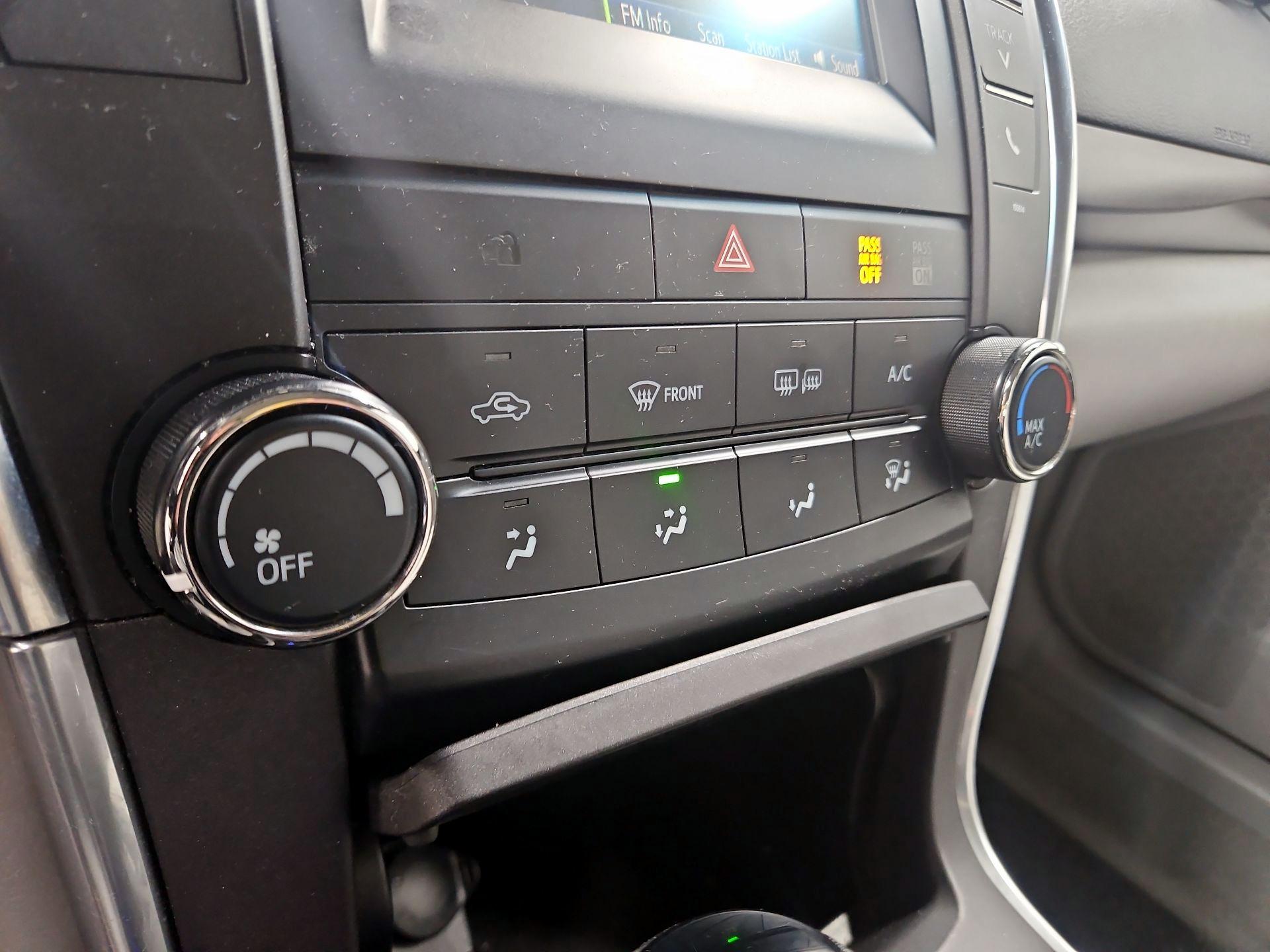 Thumbnail: 2016 Toyota Camry - 16