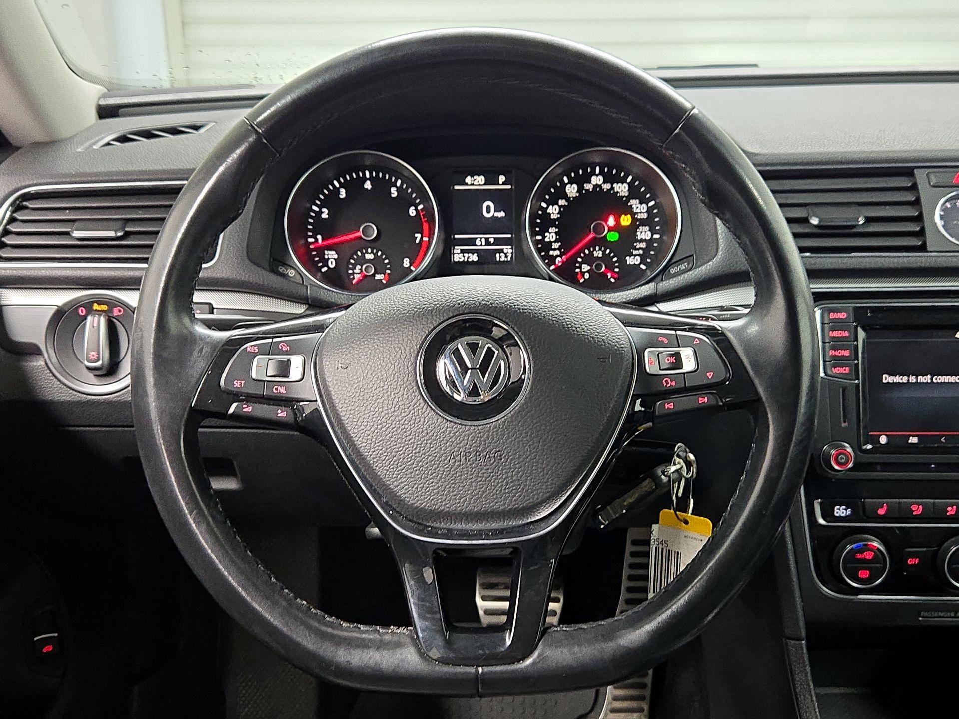 Thumbnail: 2017 Volkswagen Passat - 10