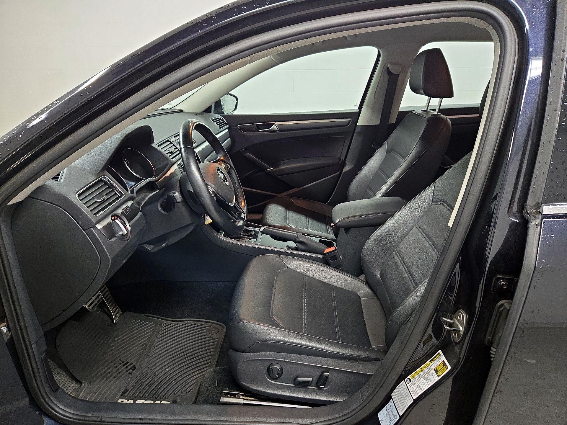 Thumbnail: 2017 Volkswagen Passat - 11