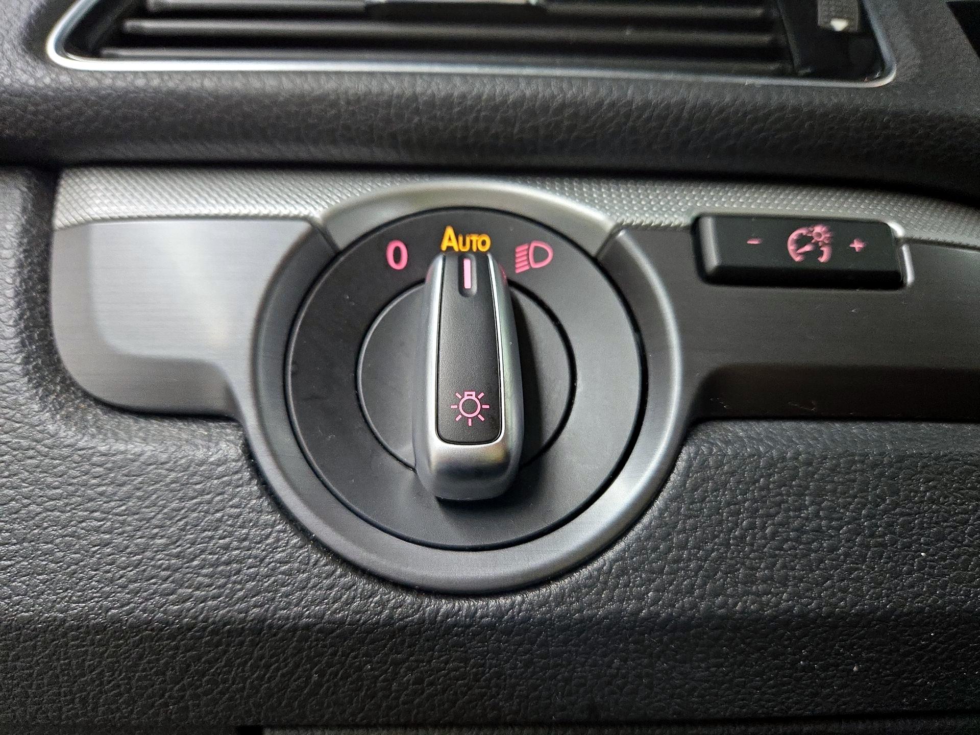 Thumbnail: 2017 Volkswagen Passat - 13