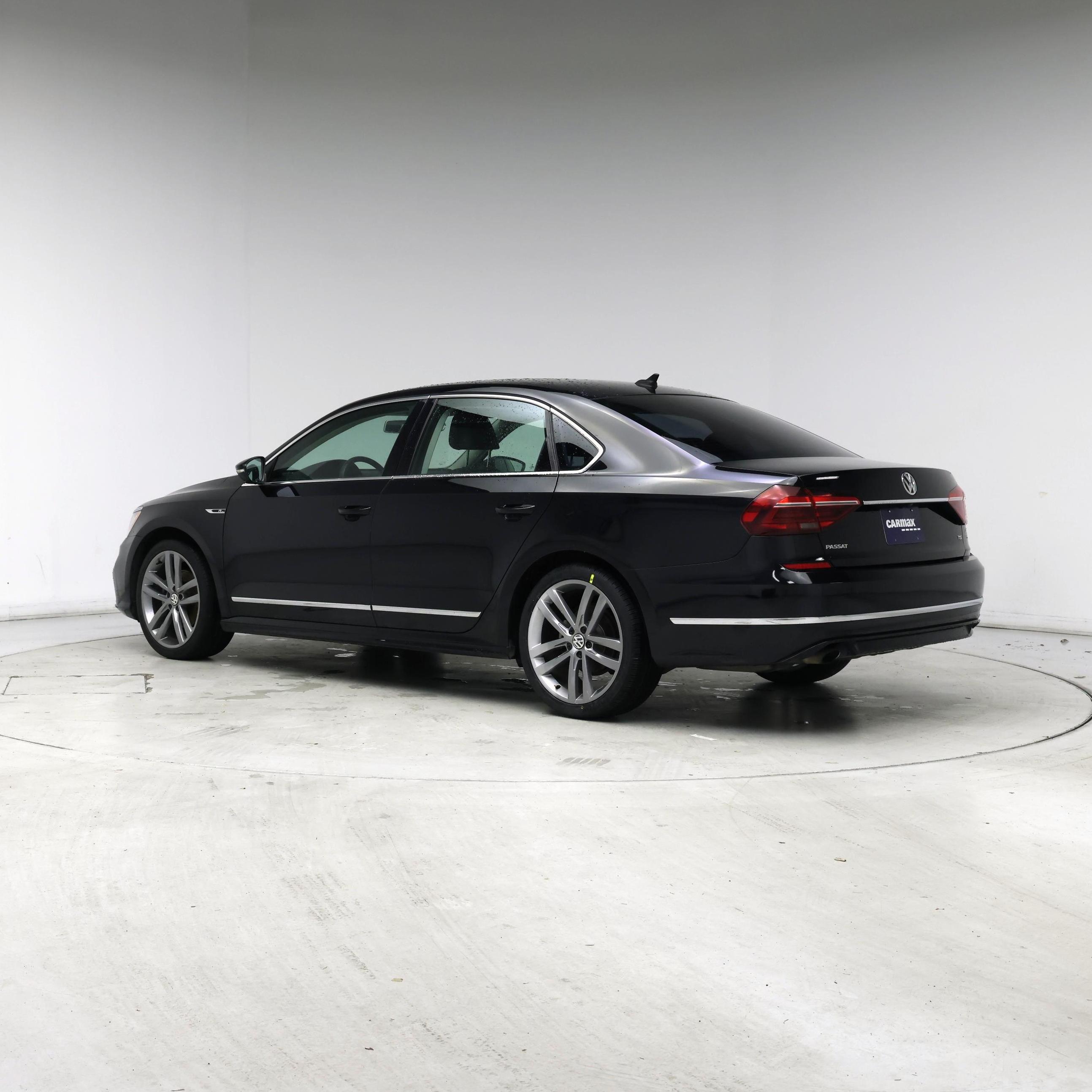 Thumbnail: 2017 Volkswagen Passat - 2