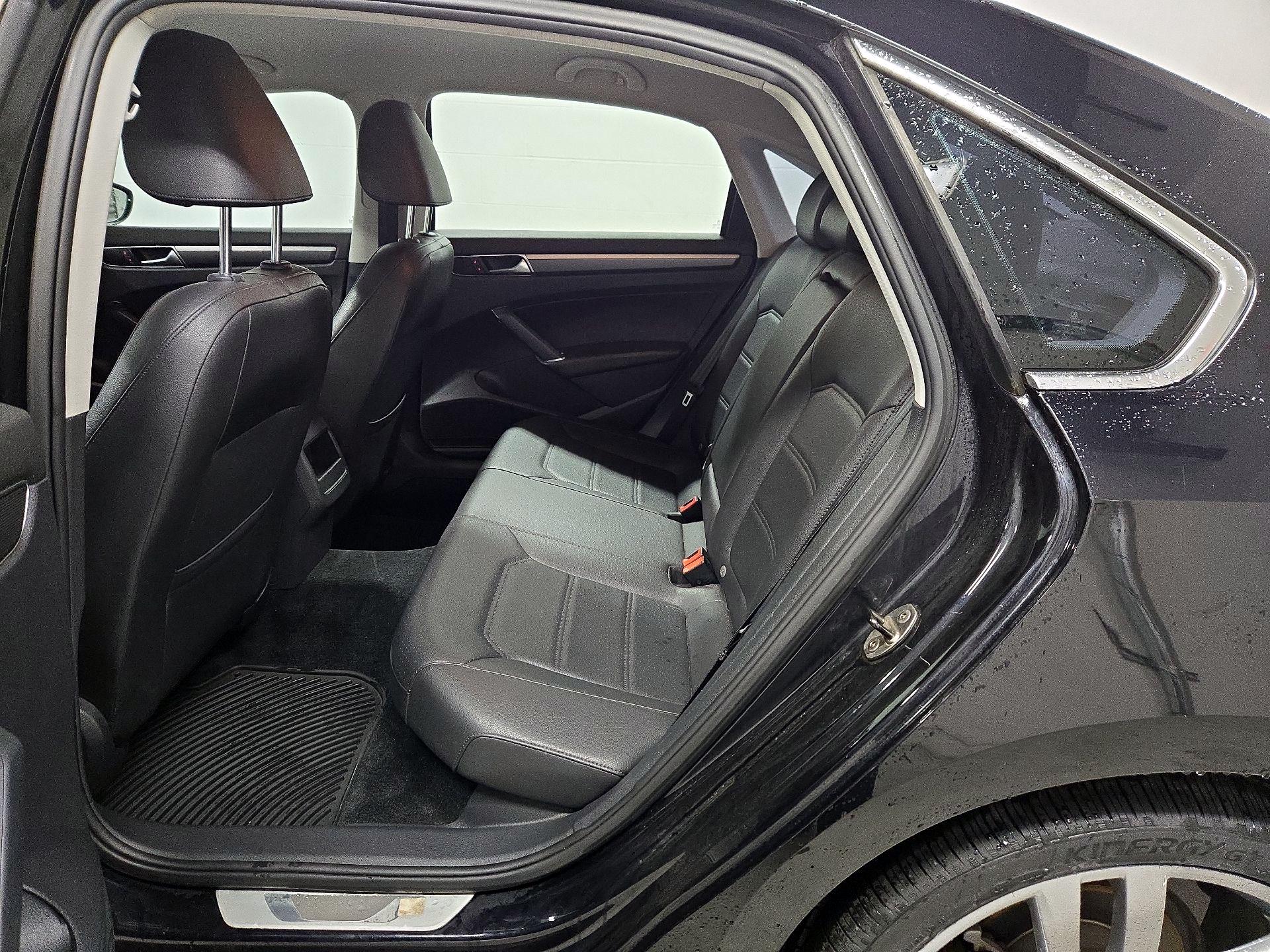 Thumbnail: 2017 Volkswagen Passat - 19