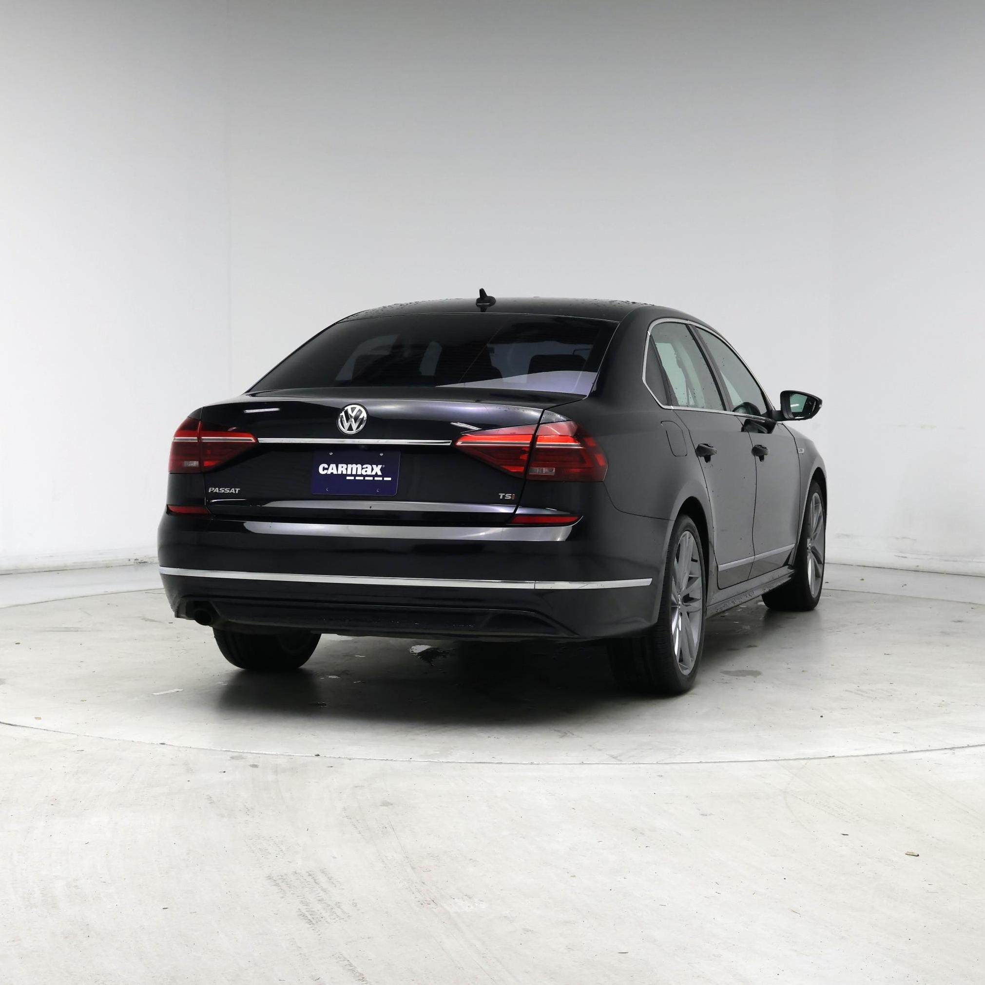 Thumbnail: 2017 Volkswagen Passat - 8