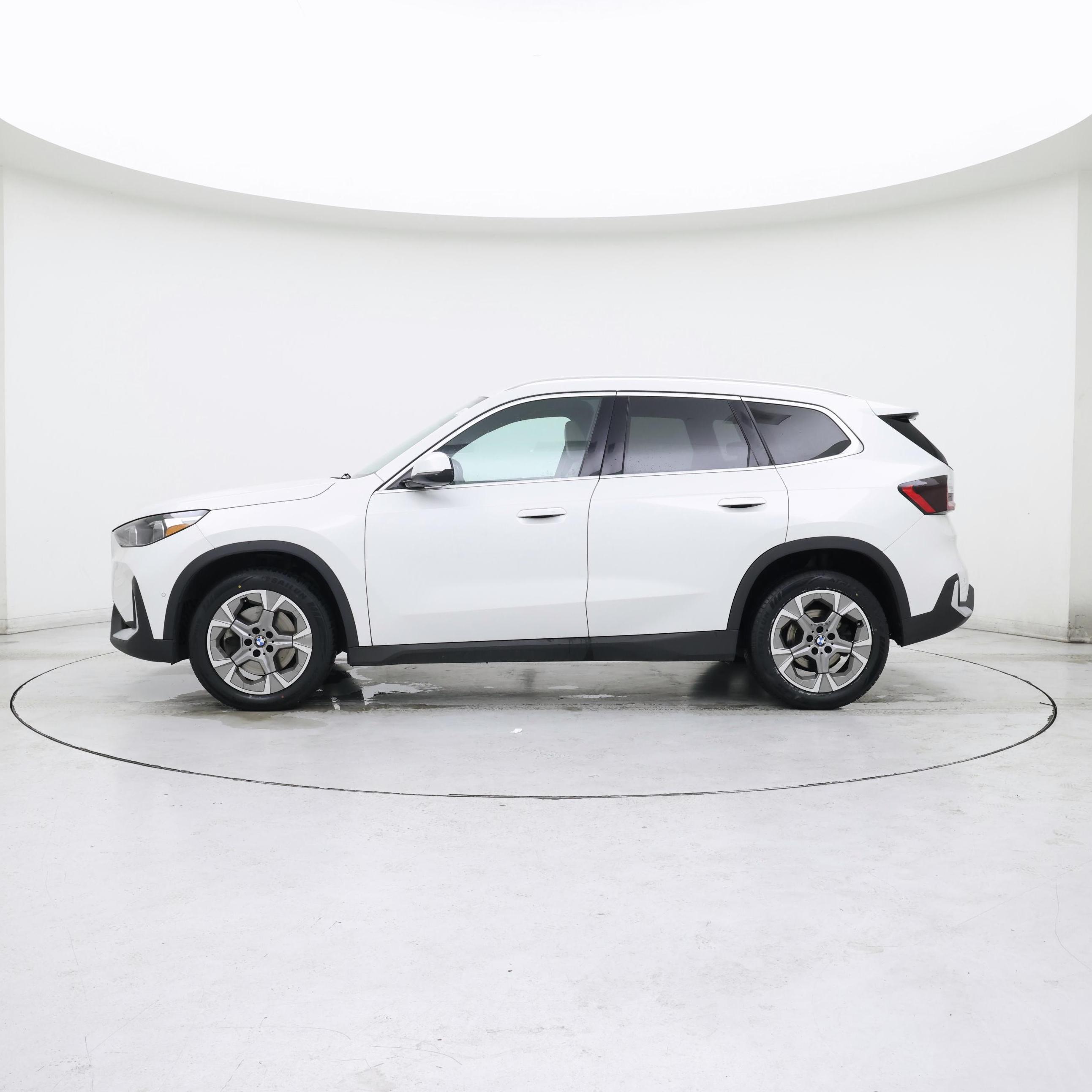 Thumbnail: 2023 BMW X1 - 3