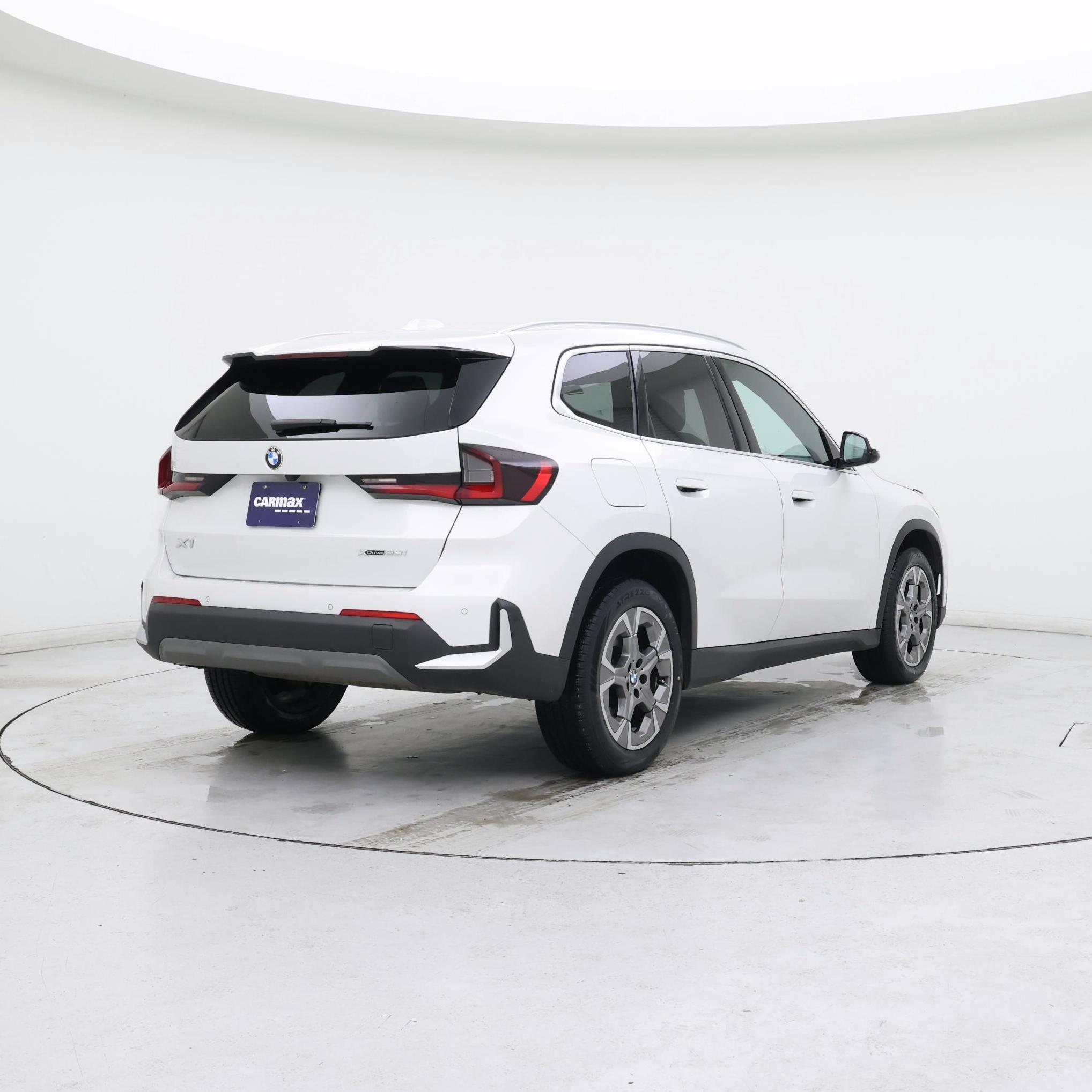 Thumbnail: 2023 BMW X1 - 8