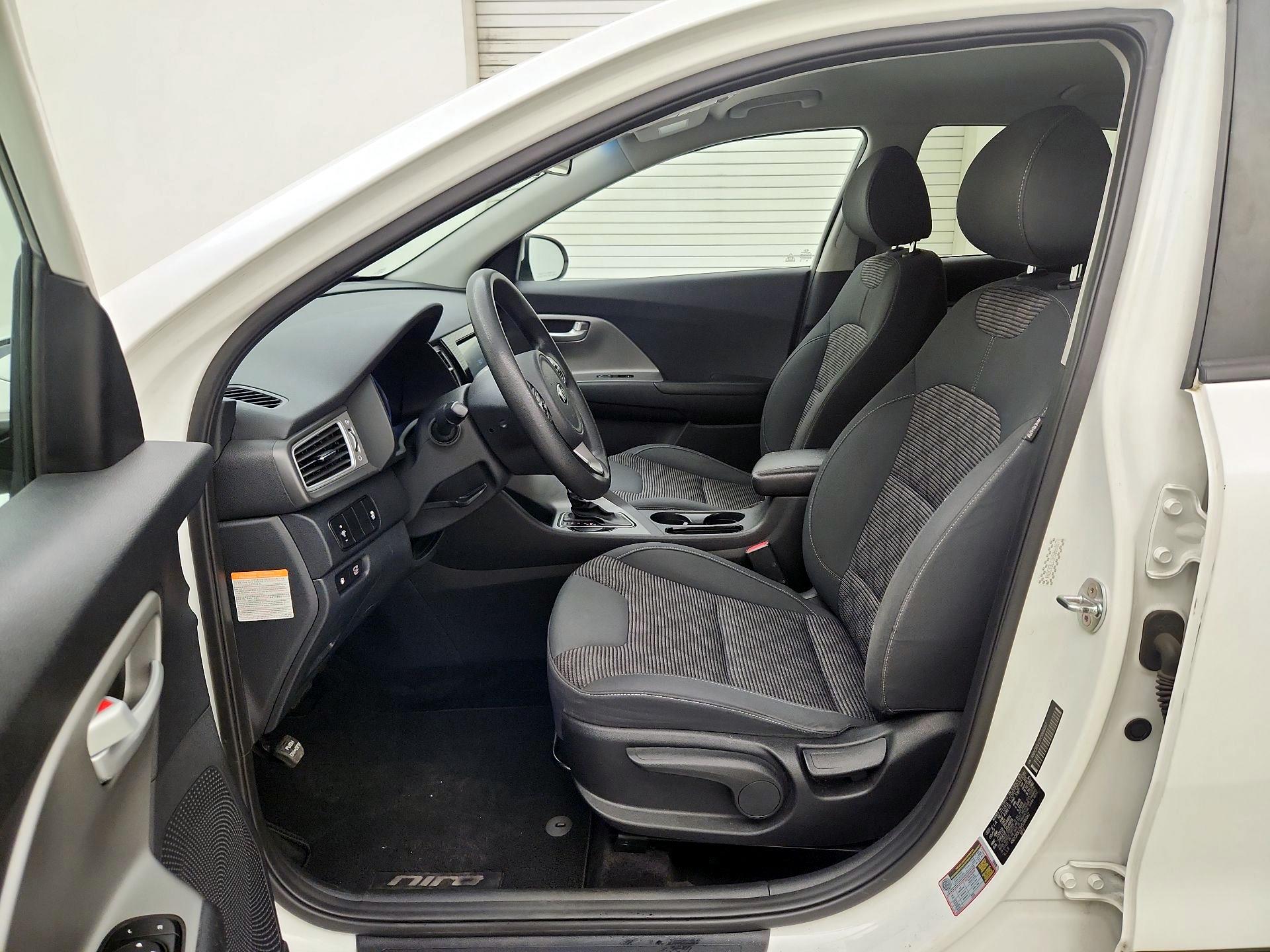 Thumbnail: 2017 Kia Niro - 11