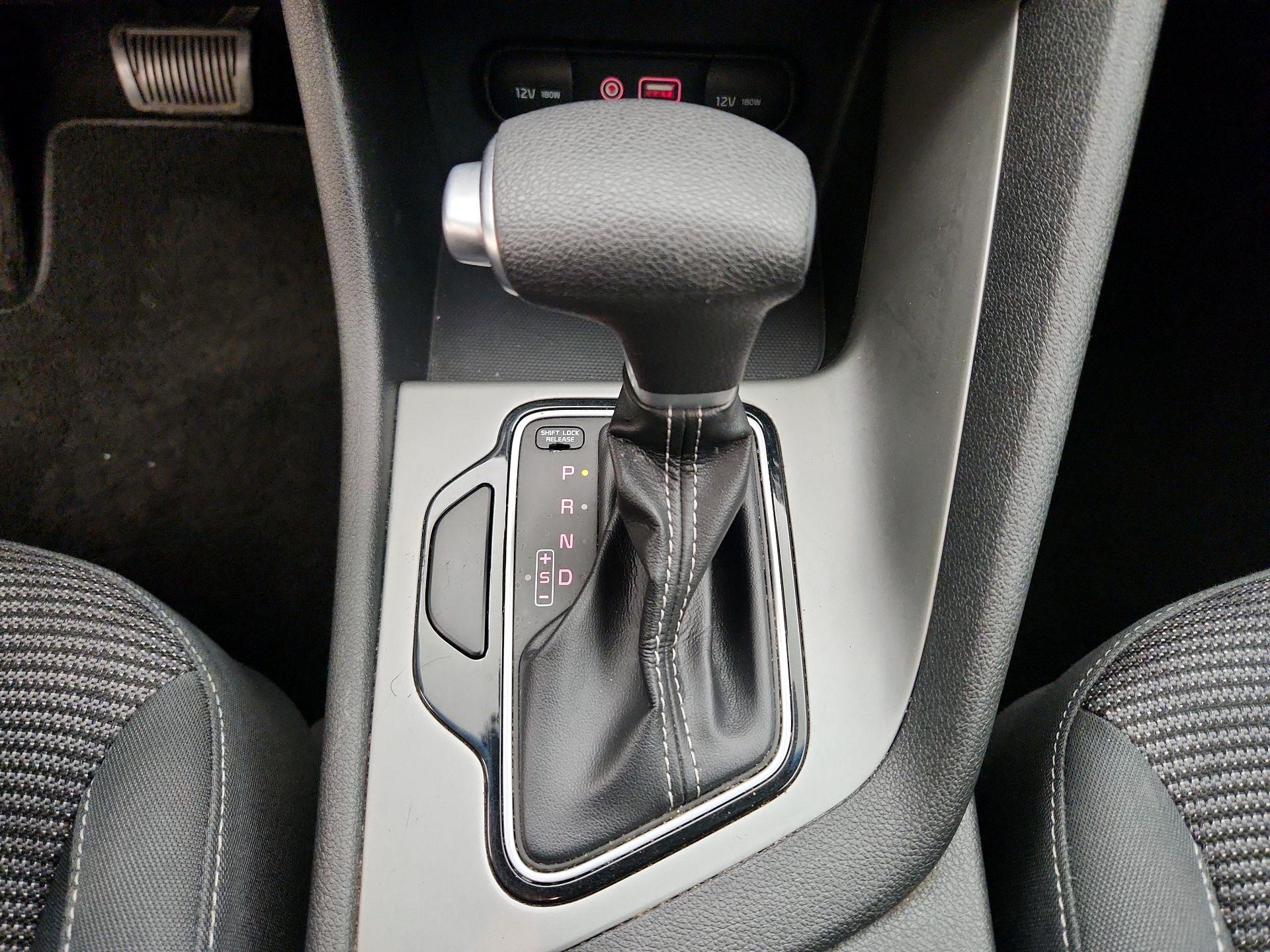 Thumbnail: 2017 Kia Niro - 17