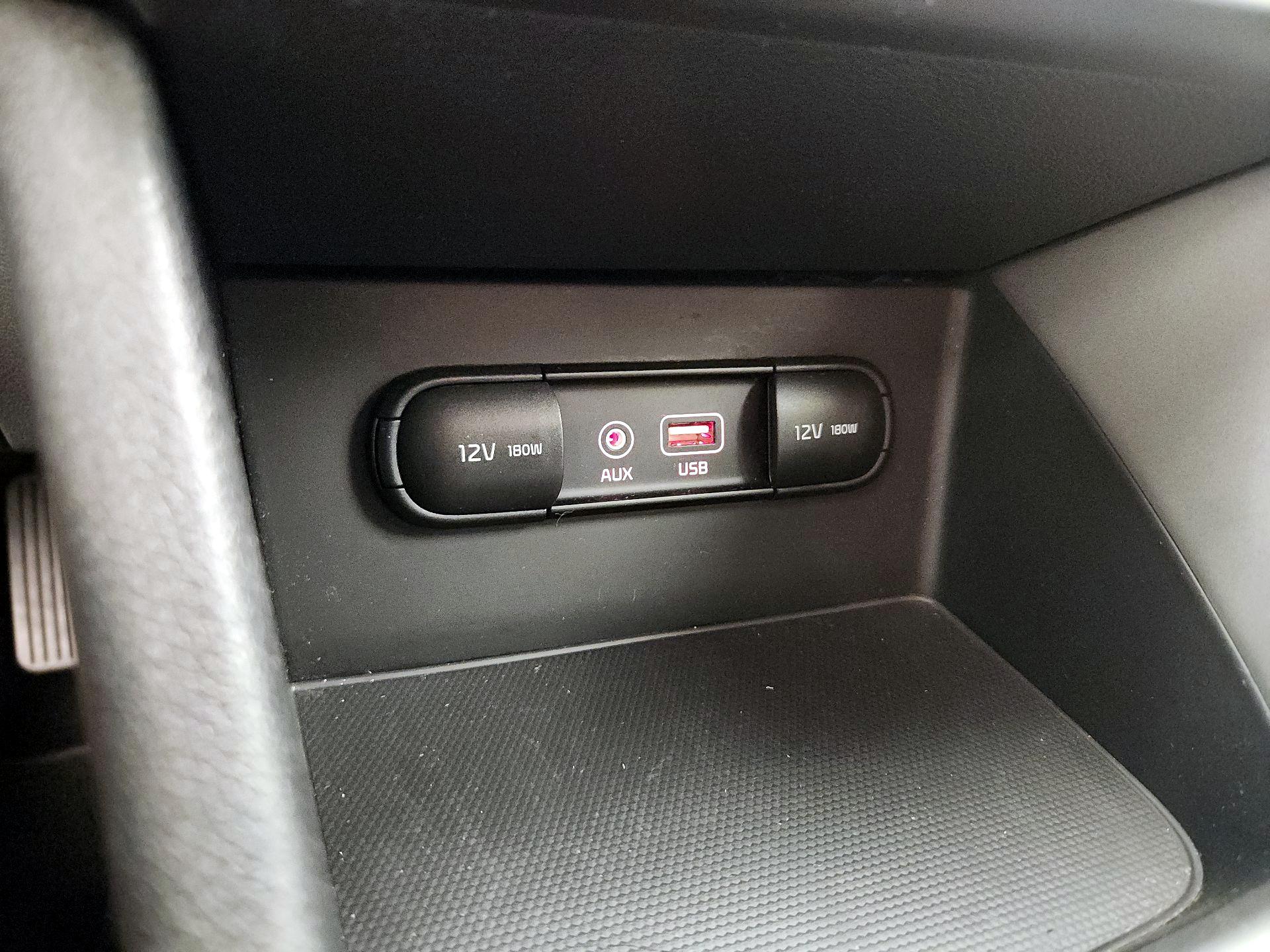 Thumbnail: 2017 Kia Niro - 18