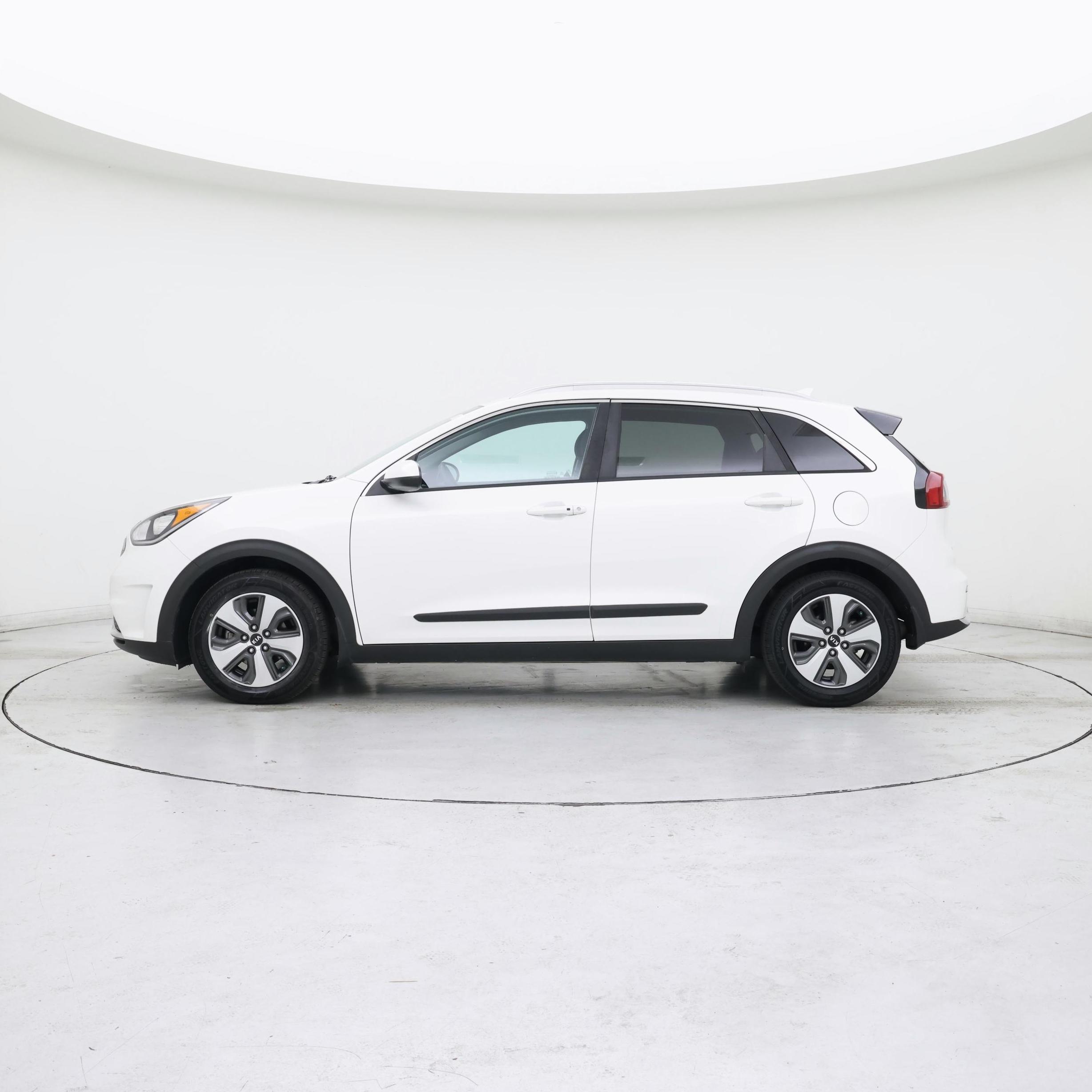 Thumbnail: 2017 Kia Niro - 3