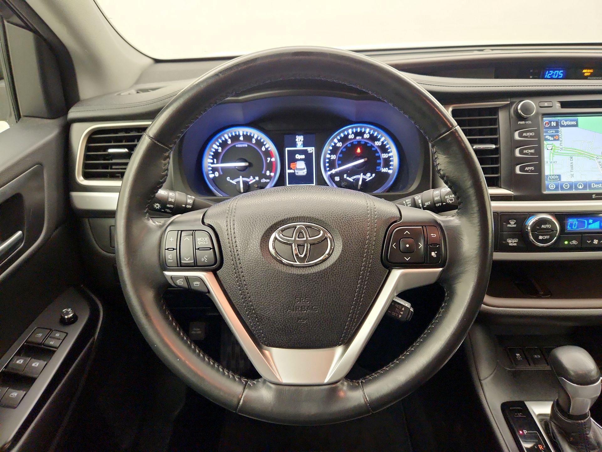 Thumbnail: 2016 Toyota Highlander - 10