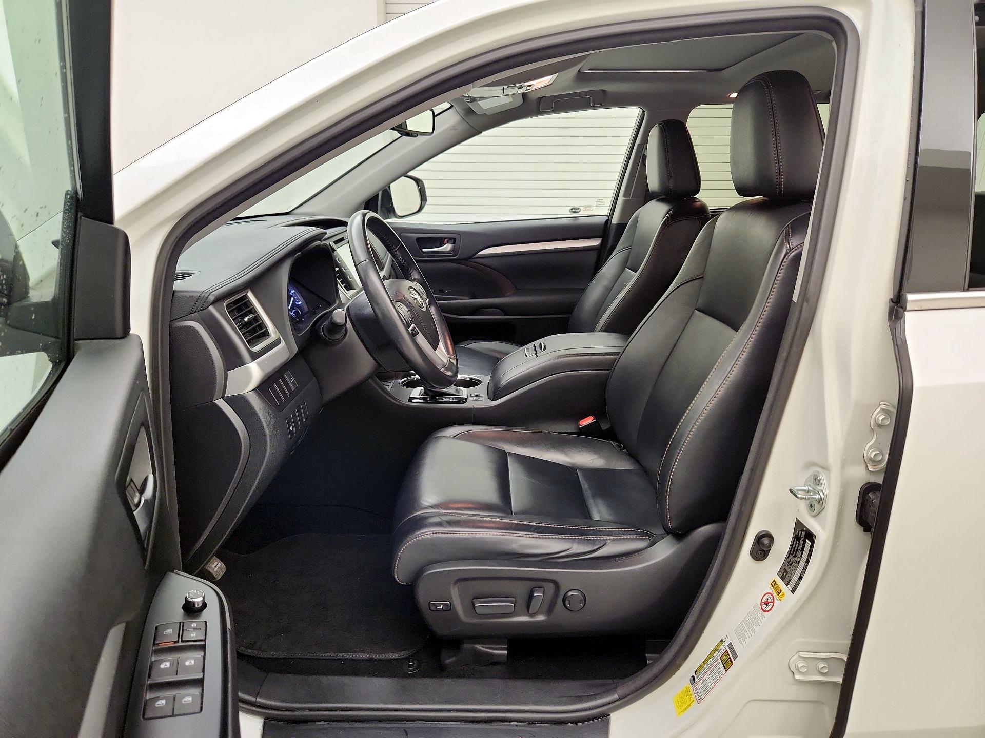 Thumbnail: 2016 Toyota Highlander - 11