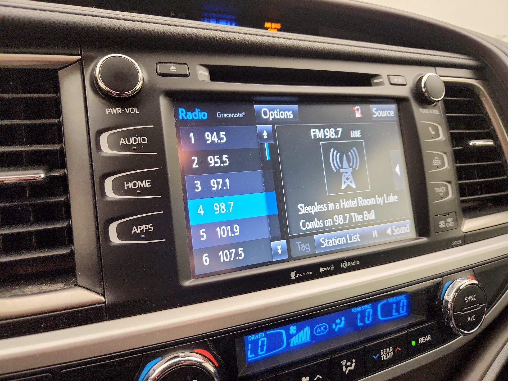 Thumbnail: 2016 Toyota Highlander - 16