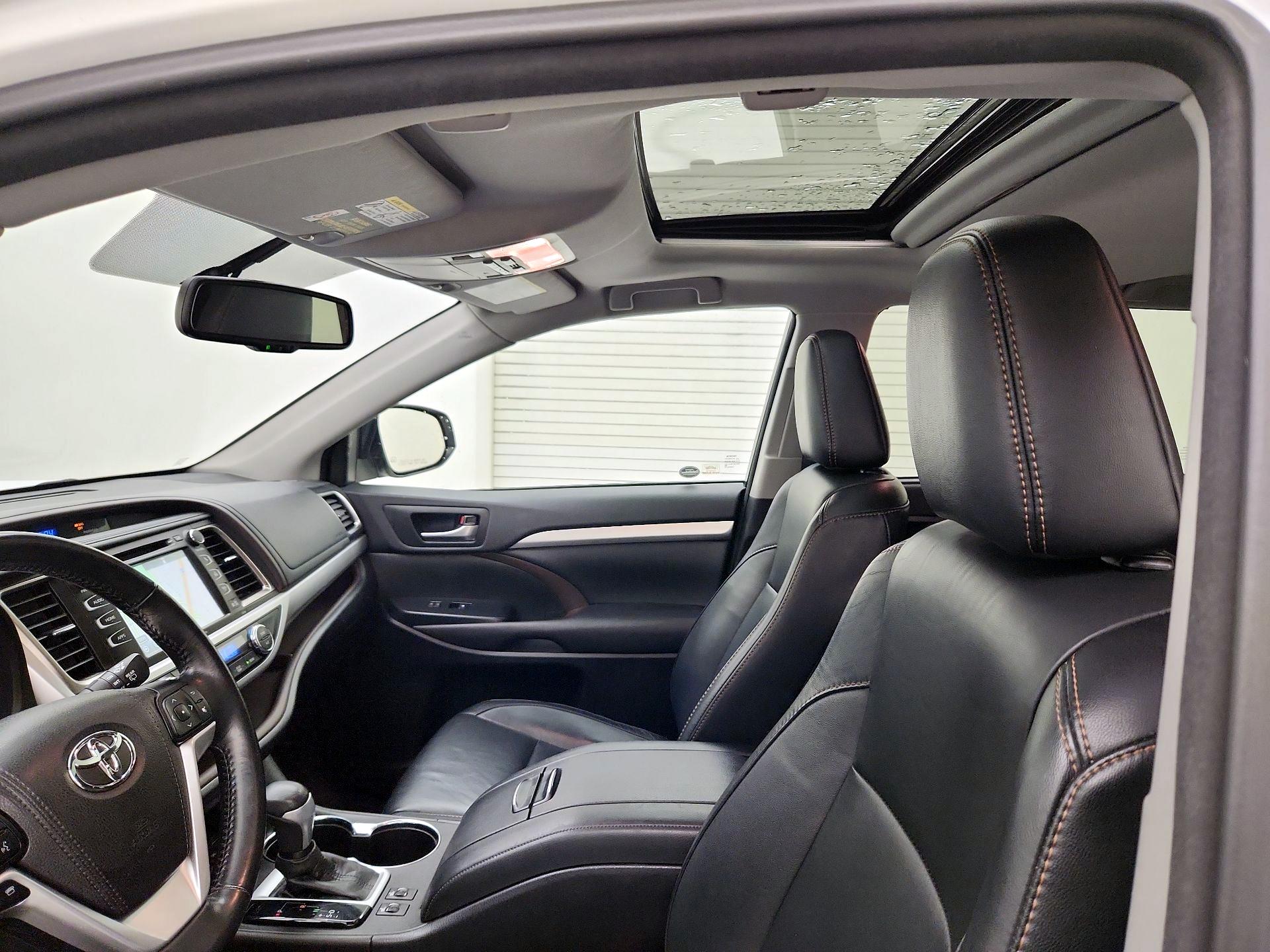 Thumbnail: 2016 Toyota Highlander - 20