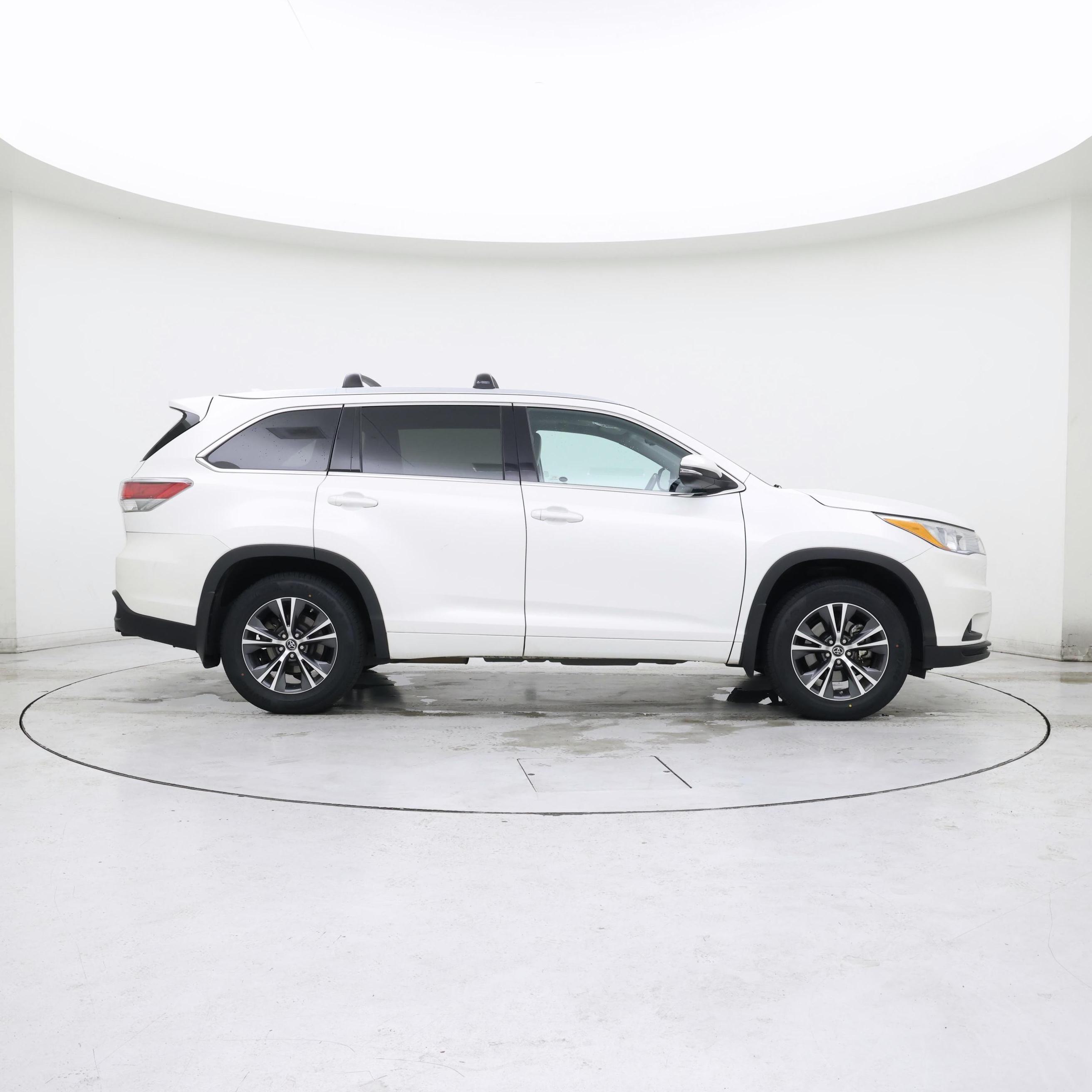 Thumbnail: 2016 Toyota Highlander - 7