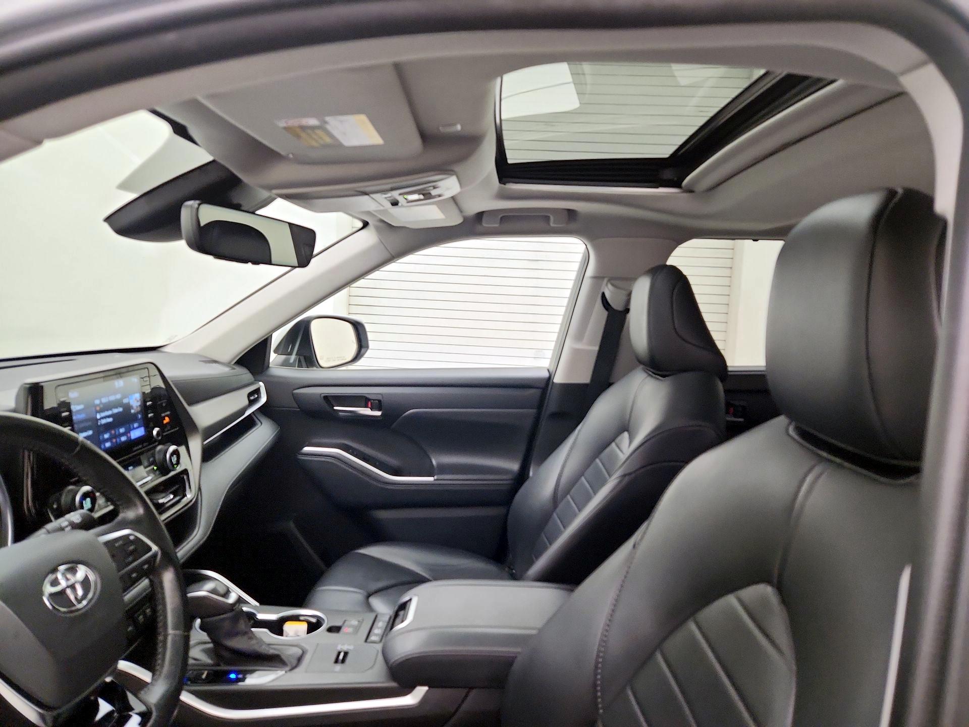 Thumbnail: 2021 Toyota Highlander - 19