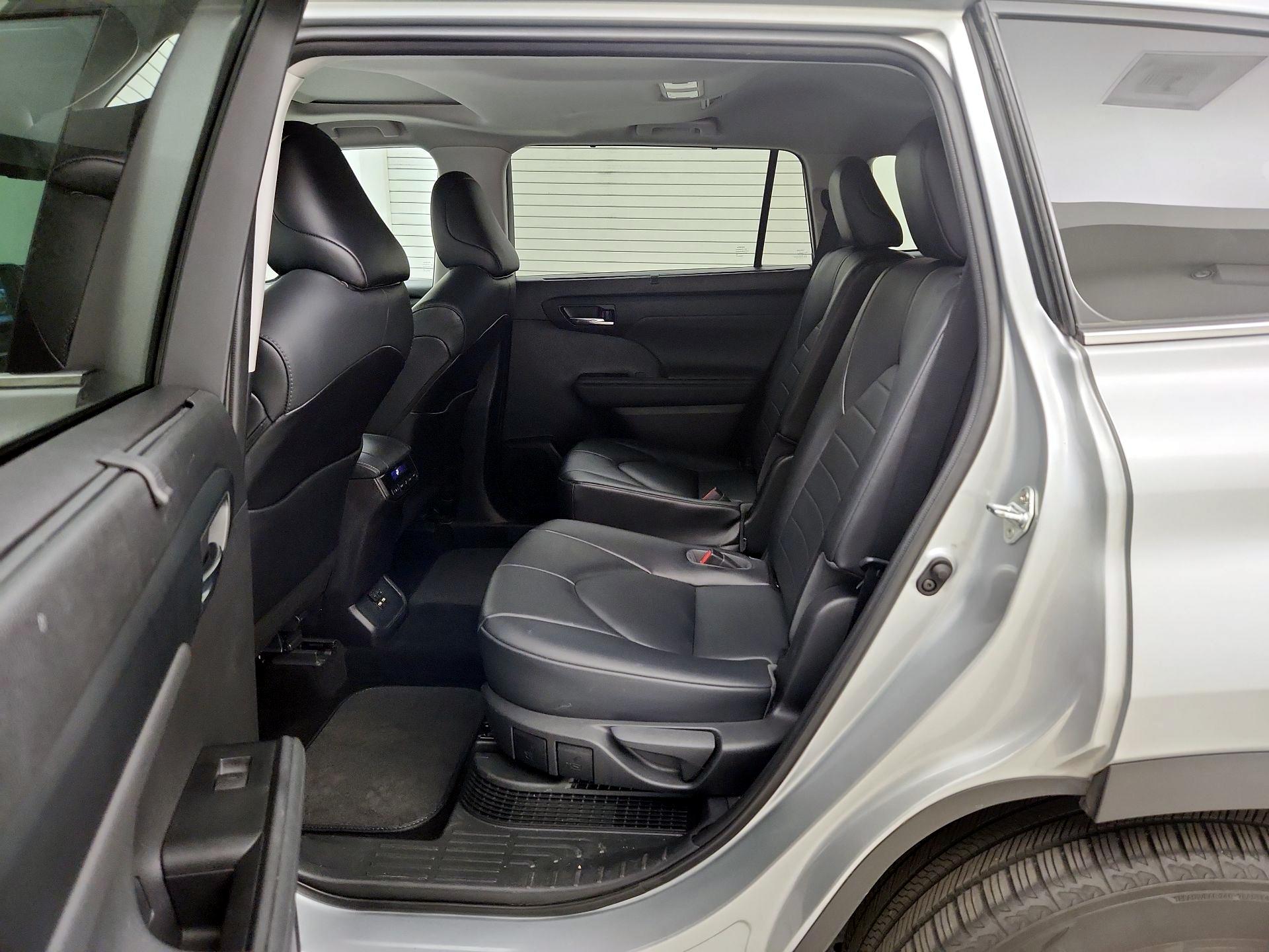 Thumbnail: 2021 Toyota Highlander - 20