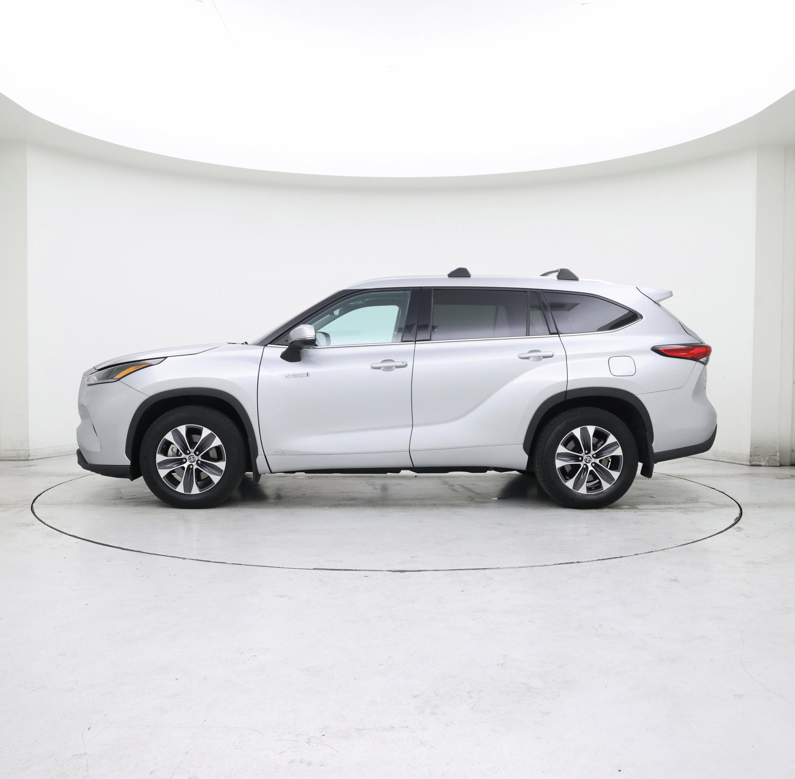 Thumbnail: 2021 Toyota Highlander - 3