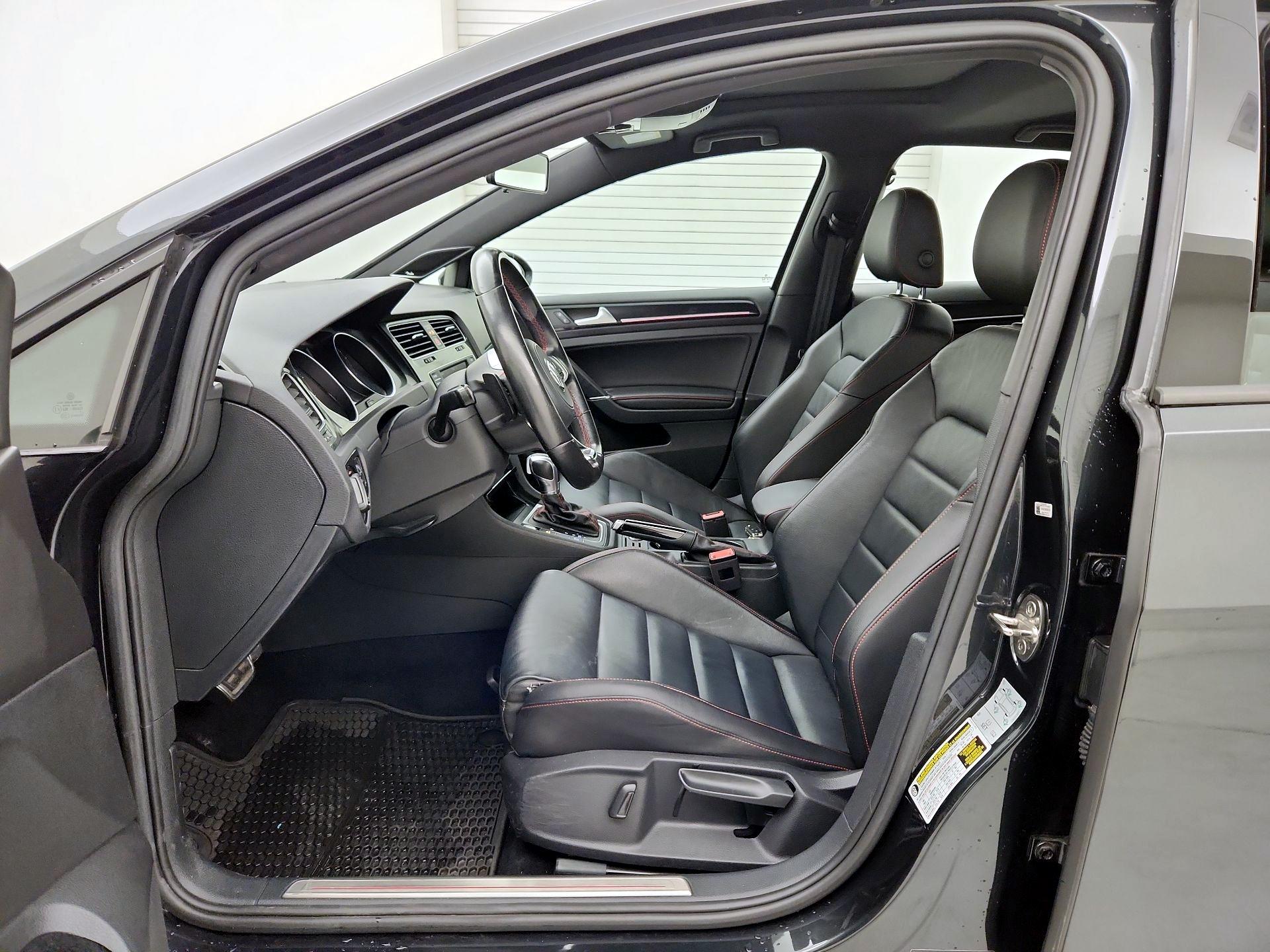 Thumbnail: 2017 Volkswagen Golf - 11