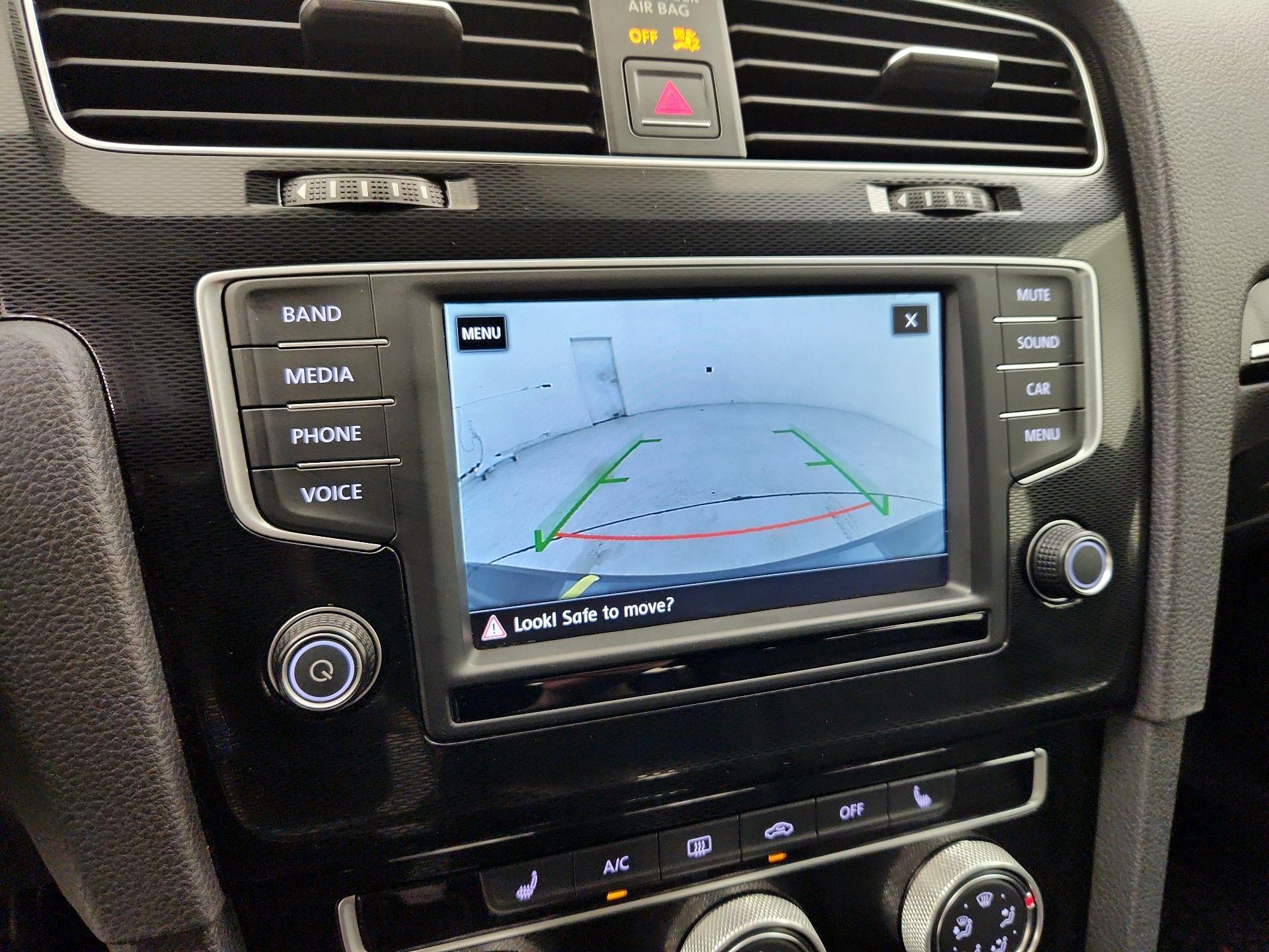 Thumbnail: 2017 Volkswagen Golf - 14