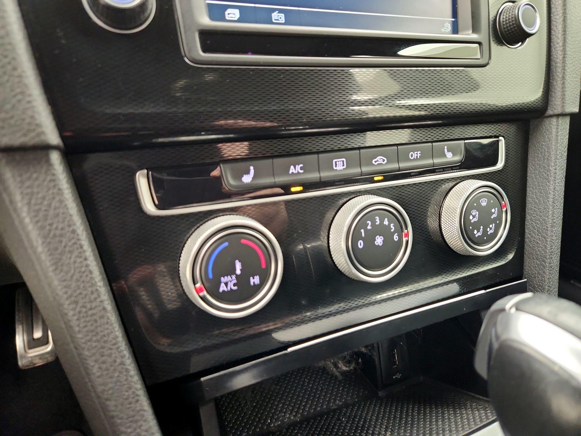 Thumbnail: 2017 Volkswagen Golf - 16