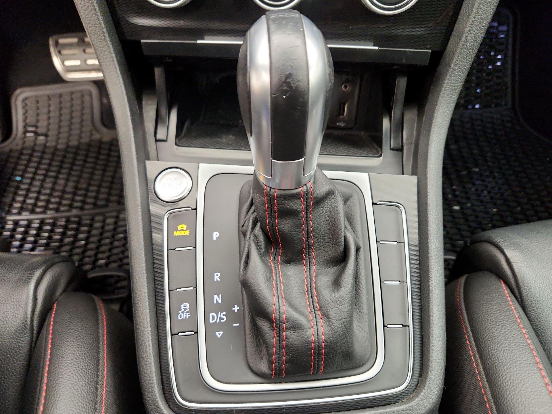 Thumbnail: 2017 Volkswagen Golf - 17