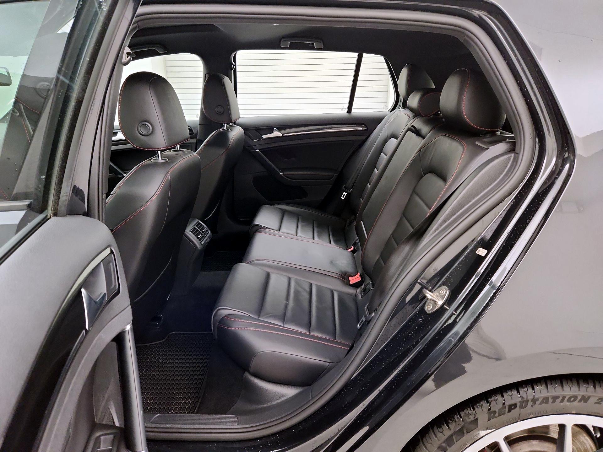 Thumbnail: 2017 Volkswagen Golf - 20