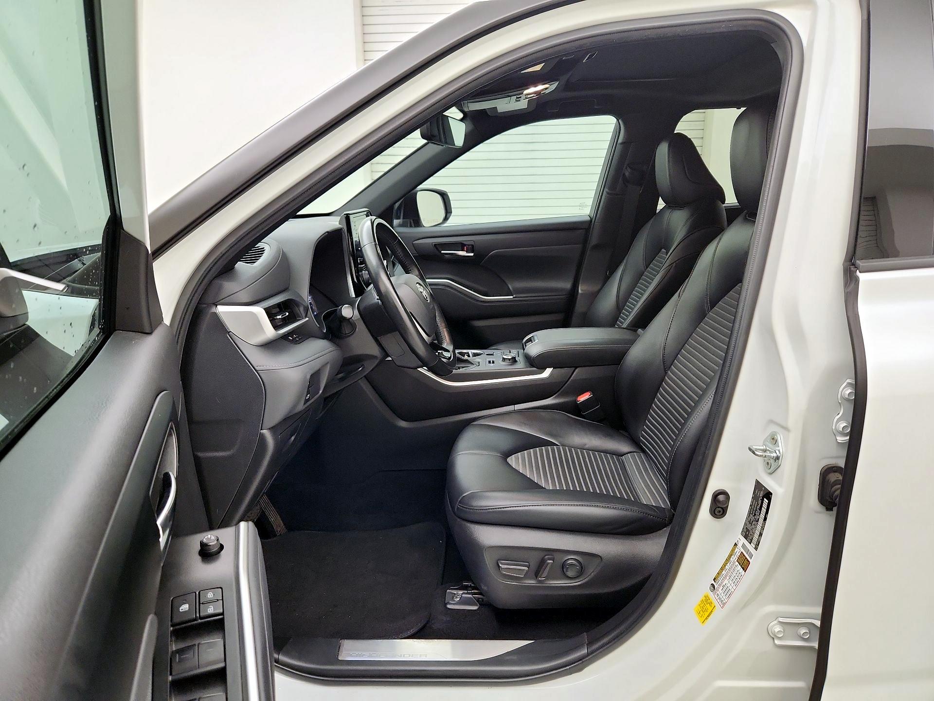 Thumbnail: 2022 Toyota Highlander - 11