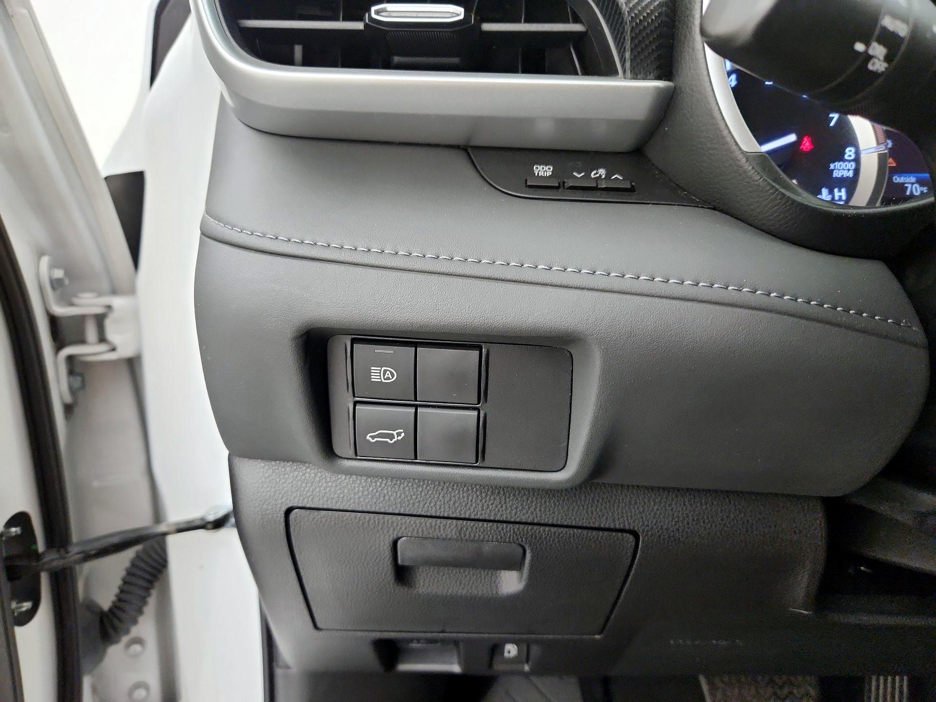 Thumbnail: 2022 Toyota Highlander - 13