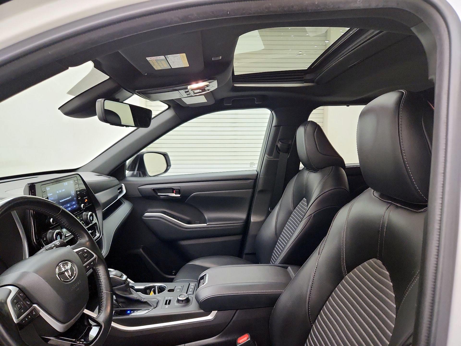 Thumbnail: 2022 Toyota Highlander - 19