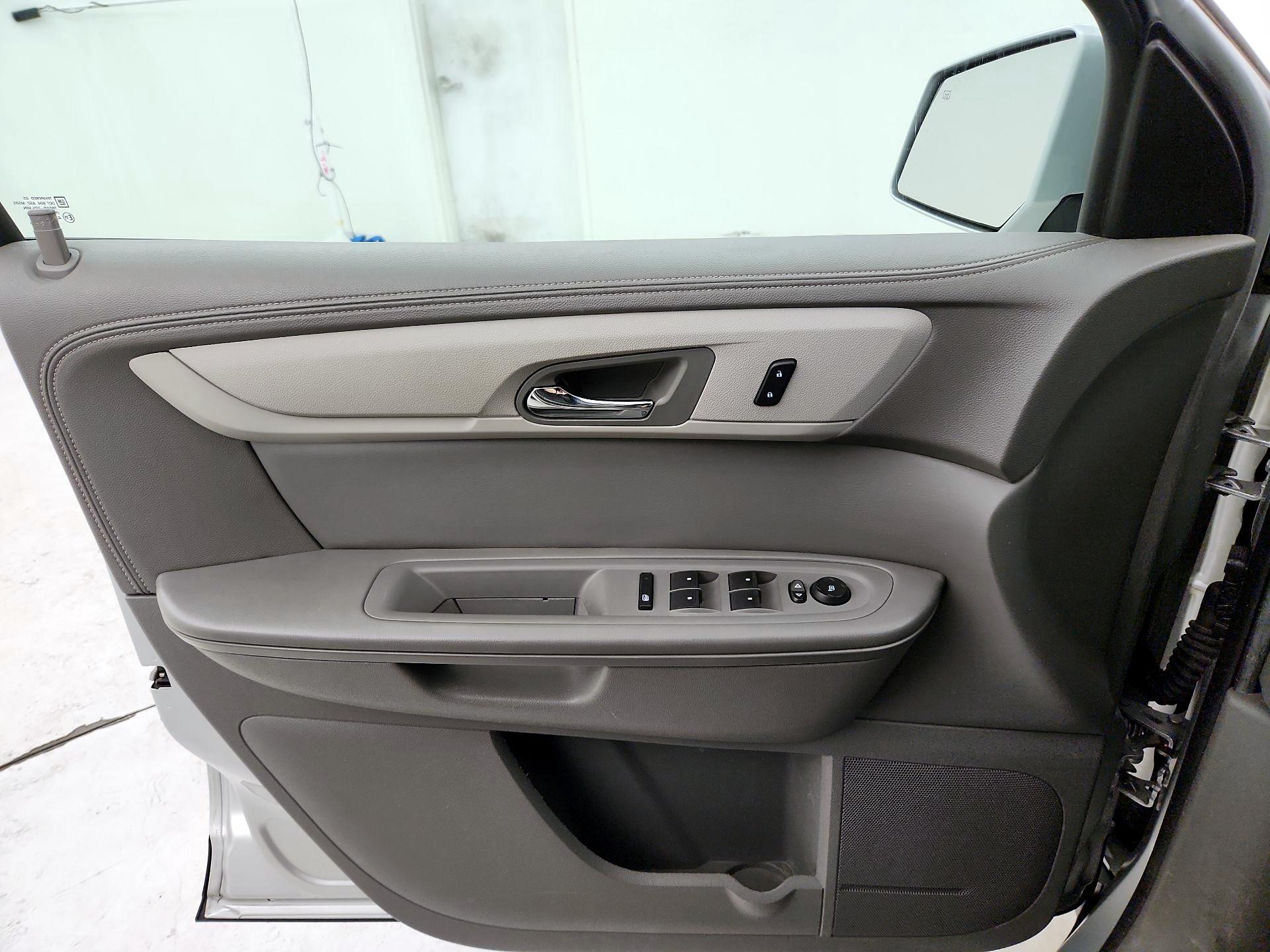 Thumbnail: 2016 Chevrolet Traverse - 12