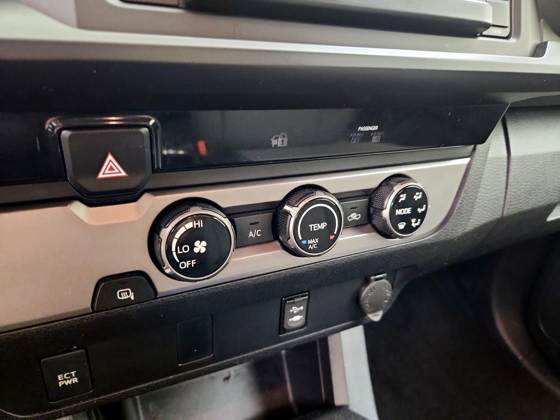 Thumbnail: 2016 Toyota Tacoma - 15