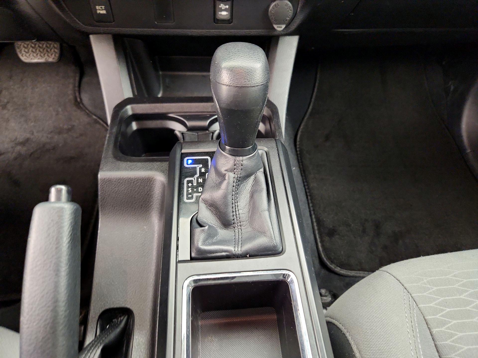 Thumbnail: 2016 Toyota Tacoma - 16