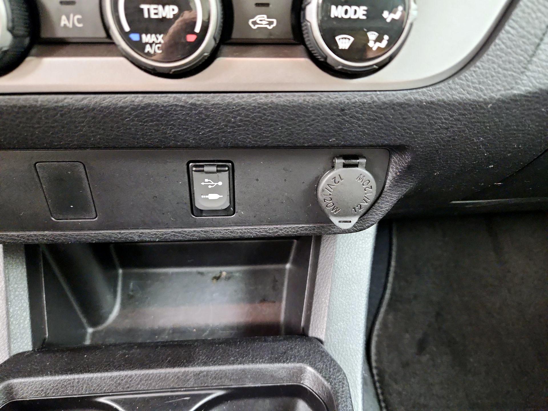 Thumbnail: 2016 Toyota Tacoma - 17