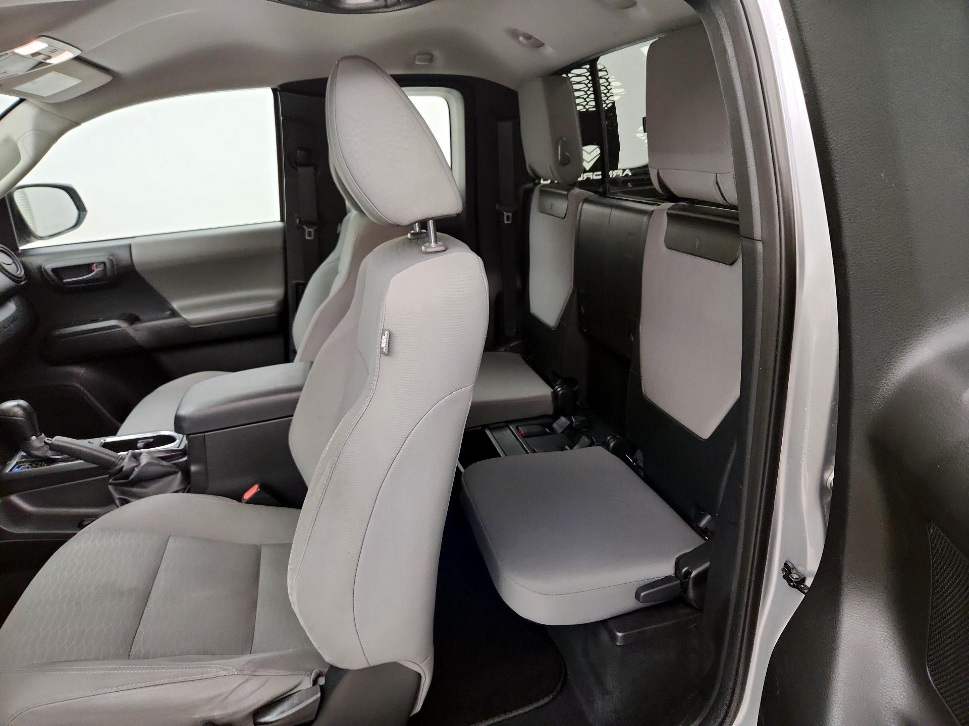 Thumbnail: 2016 Toyota Tacoma - 18