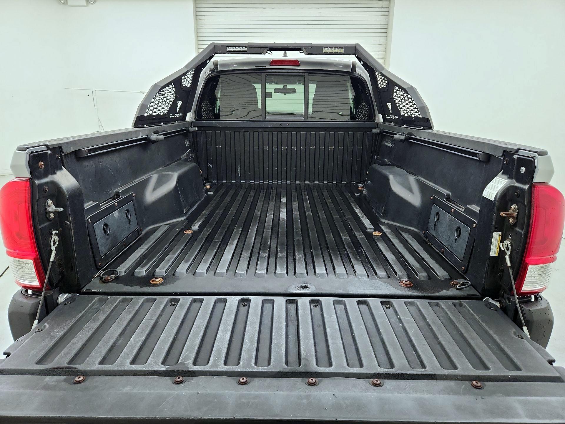 Thumbnail: 2016 Toyota Tacoma - 19