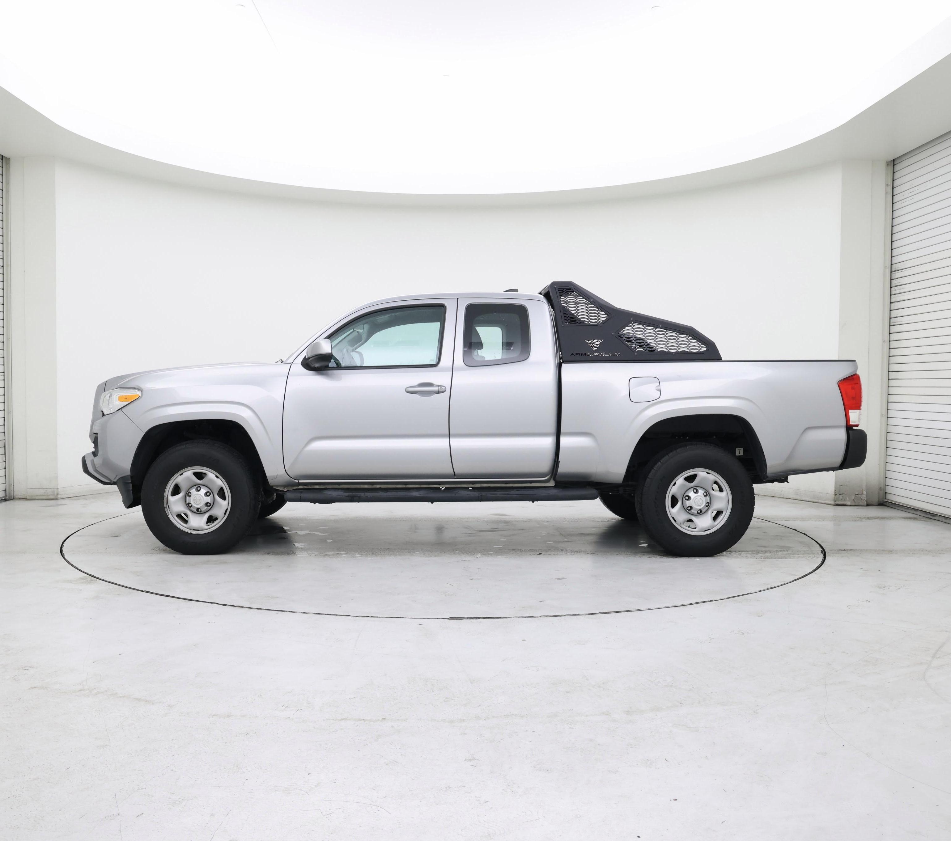 Thumbnail: 2016 Toyota Tacoma - 3