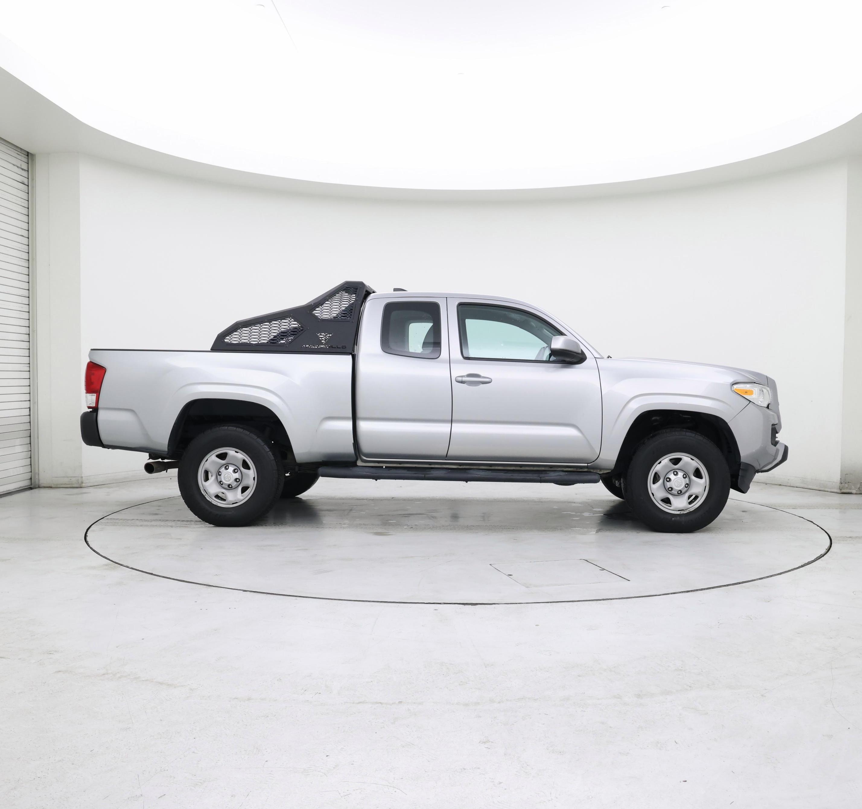 Thumbnail: 2016 Toyota Tacoma - 7