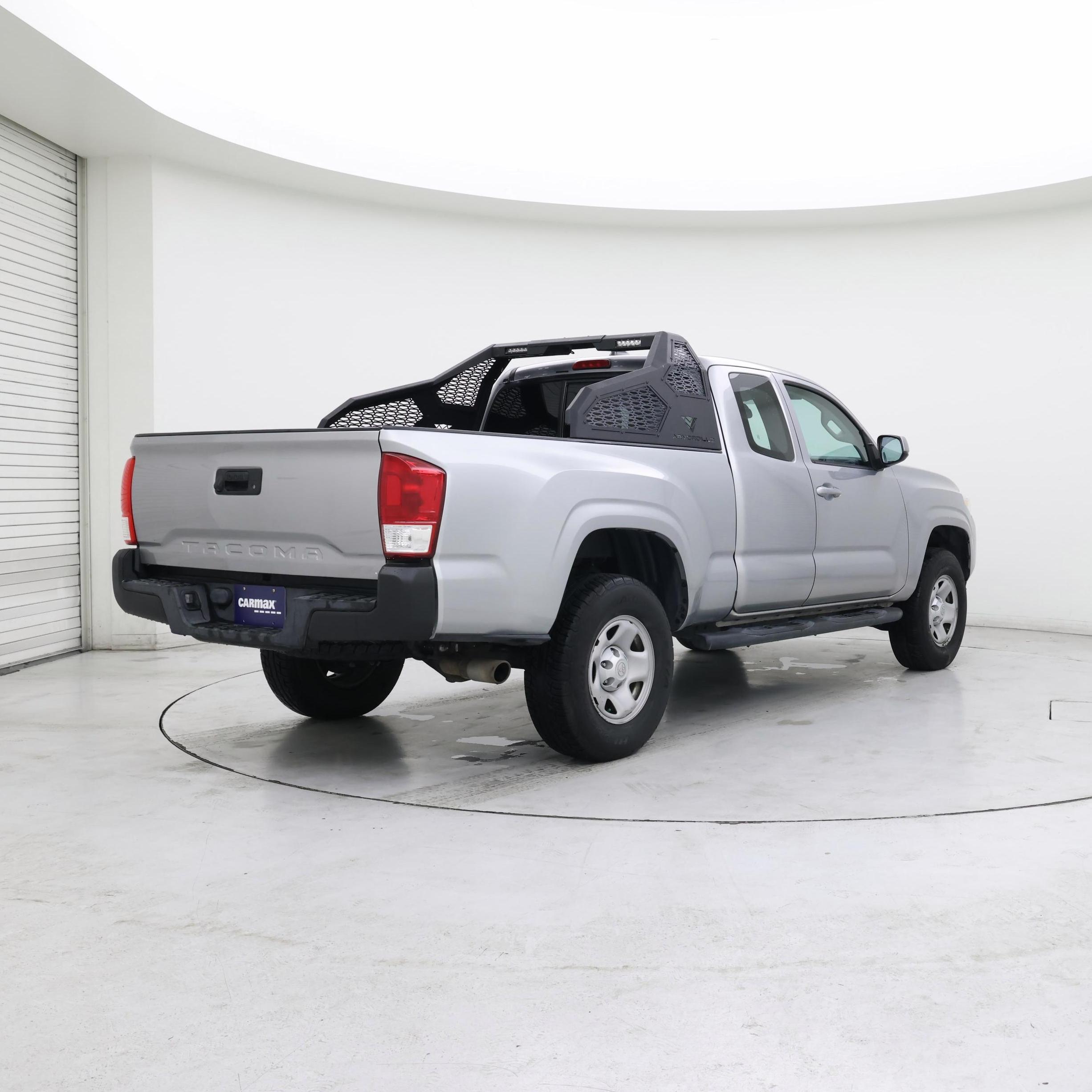 Thumbnail: 2016 Toyota Tacoma - 8