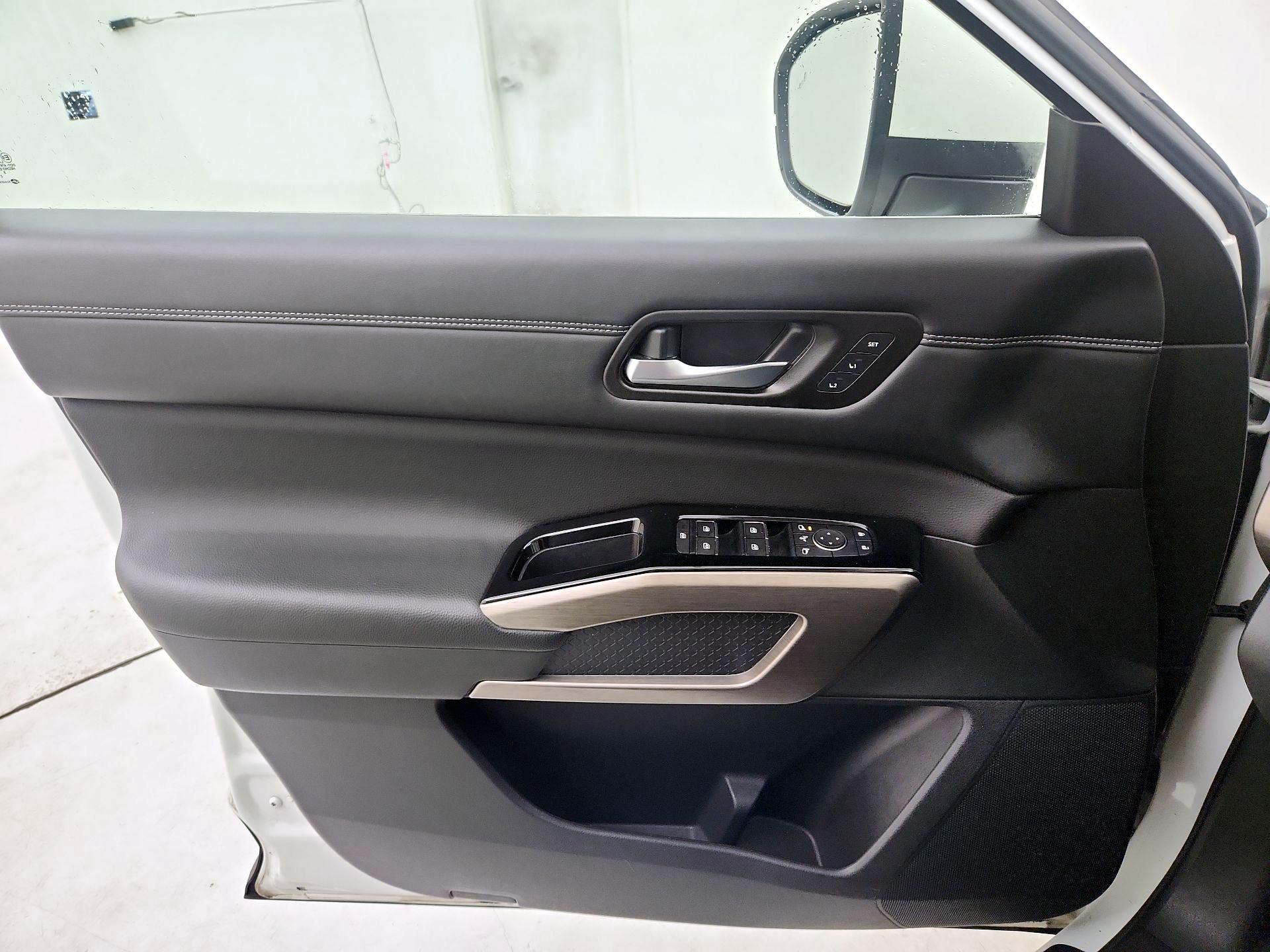 Thumbnail: 2023 Nissan Pathfinder - 12