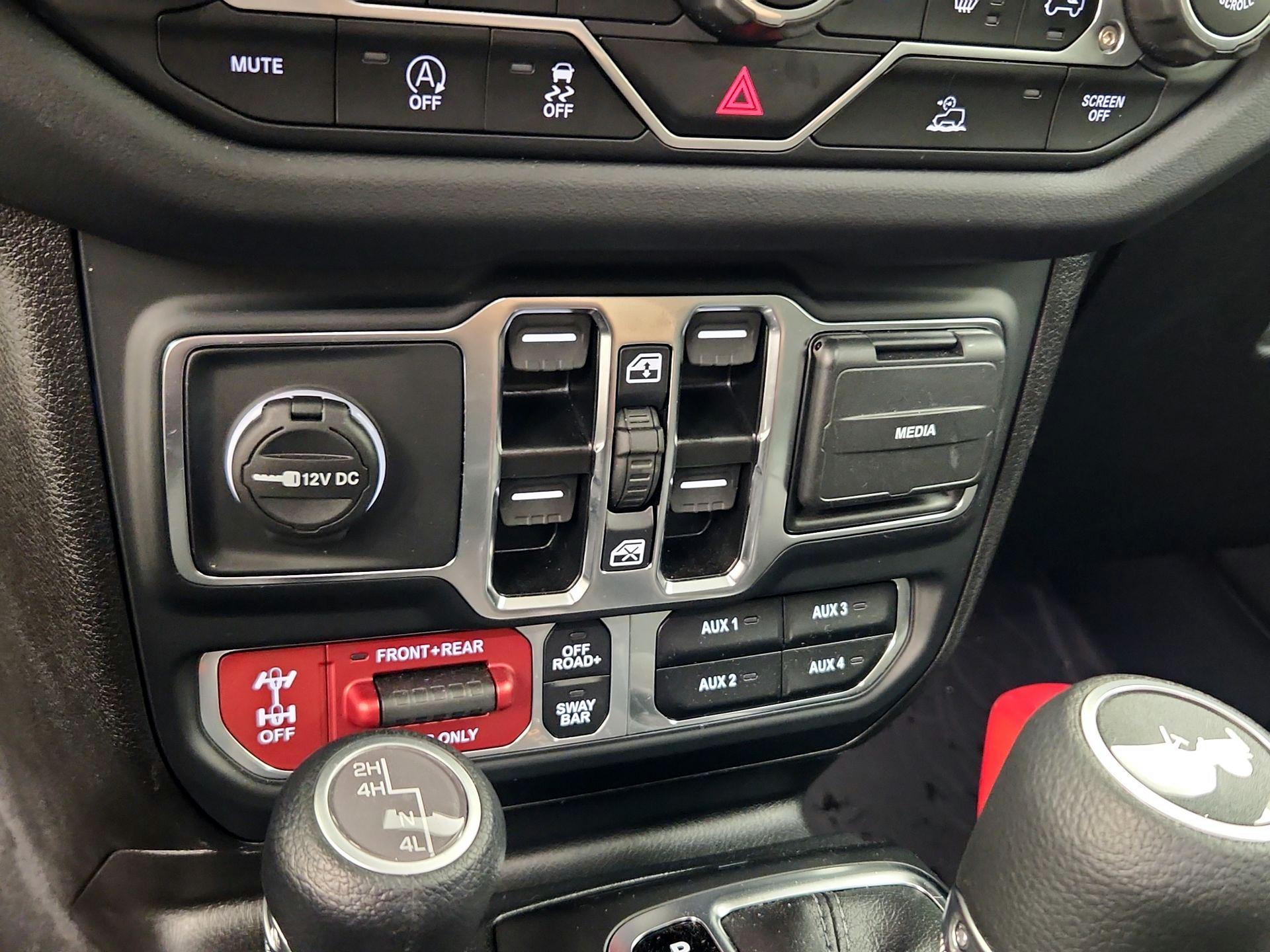 Thumbnail: 2025 Jeep Wrangler - 18