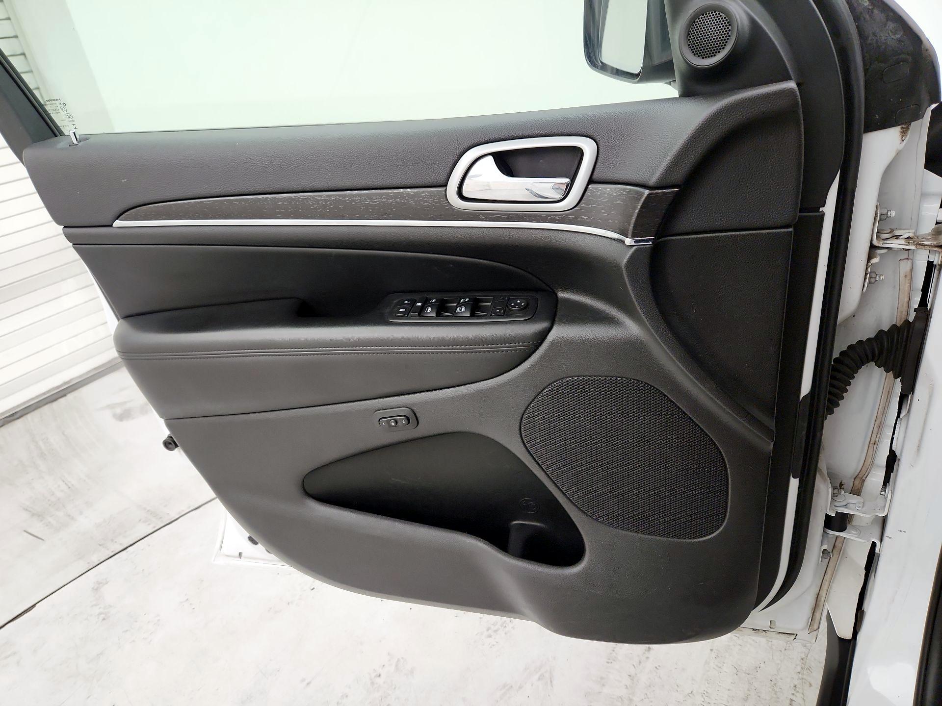 Thumbnail: 2018 Jeep Grand Cherokee - 12