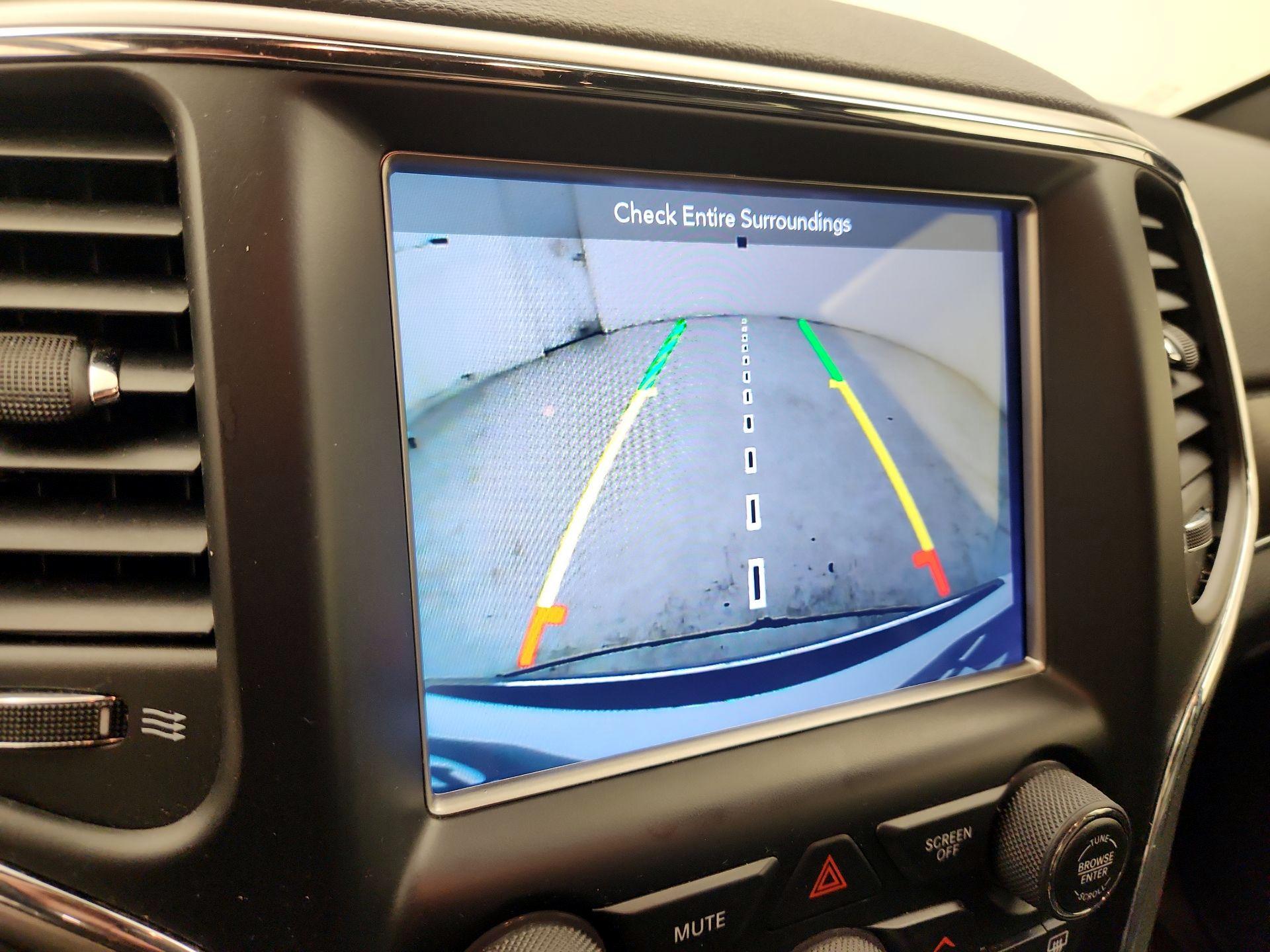 Thumbnail: 2018 Jeep Grand Cherokee - 15