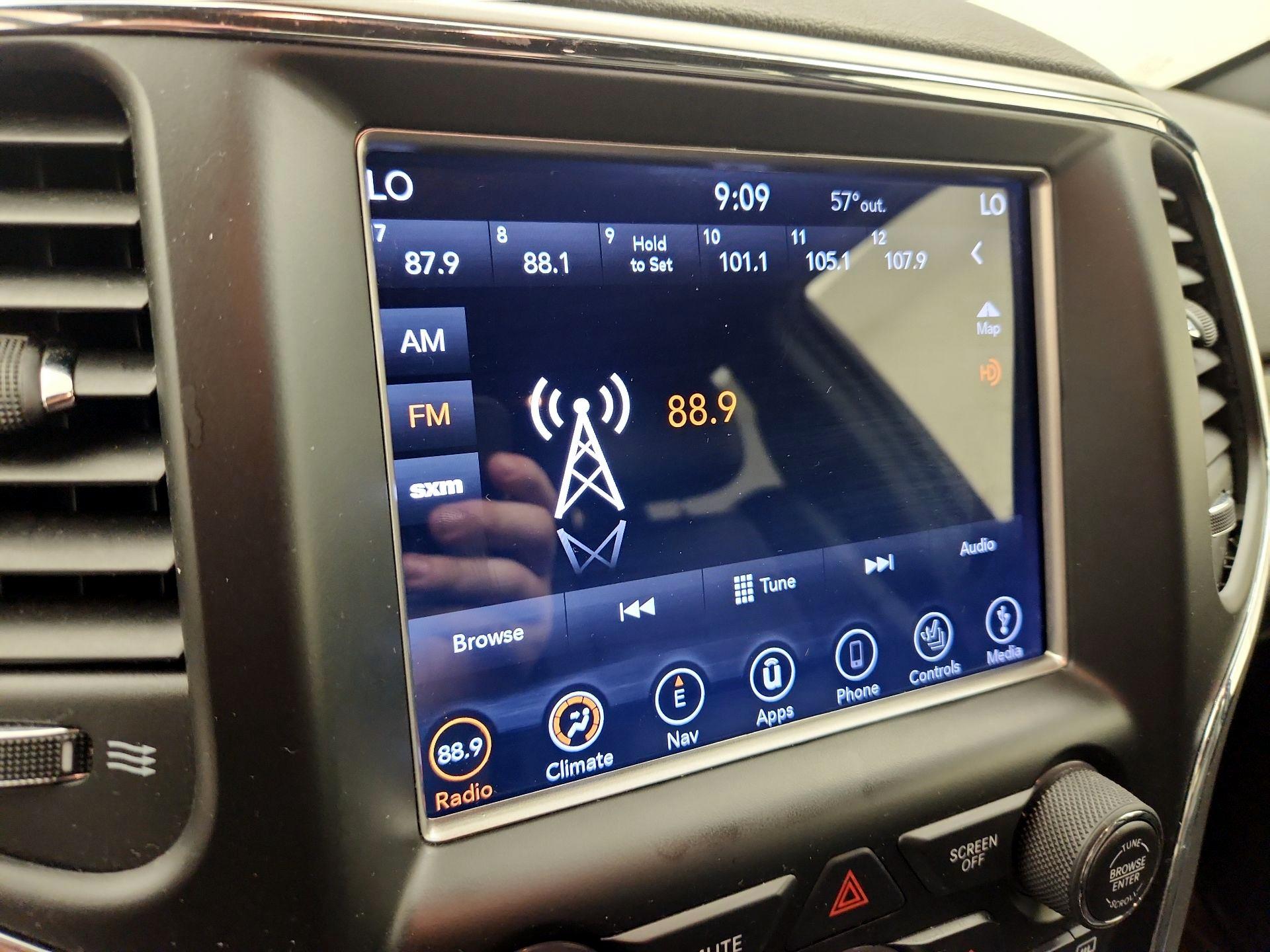 Thumbnail: 2018 Jeep Grand Cherokee - 16