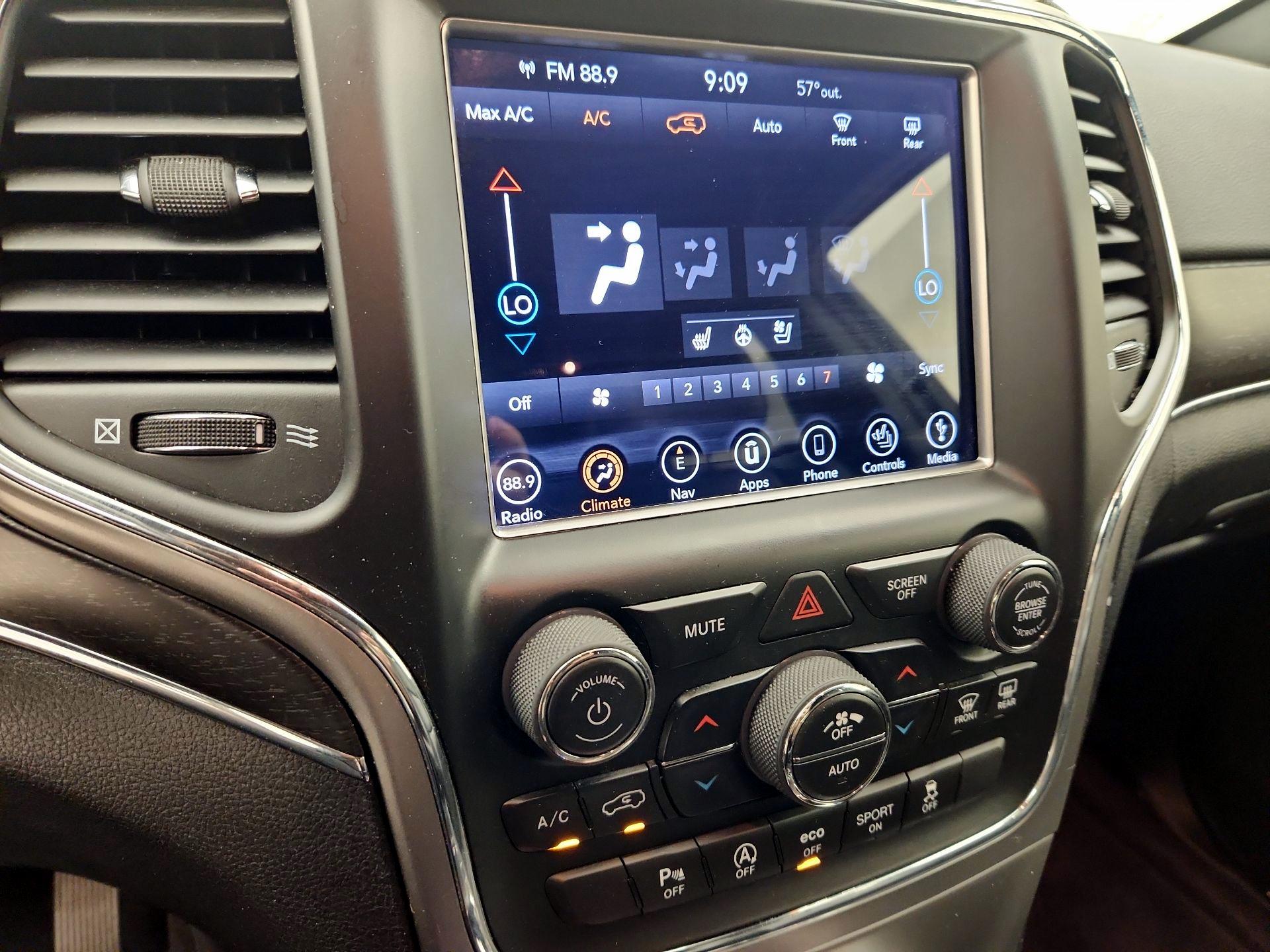 Thumbnail: 2018 Jeep Grand Cherokee - 17