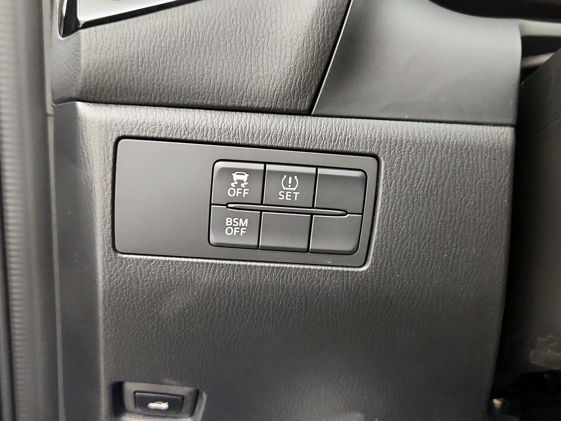 Thumbnail: 2016 Mazda Mazda3 - 13