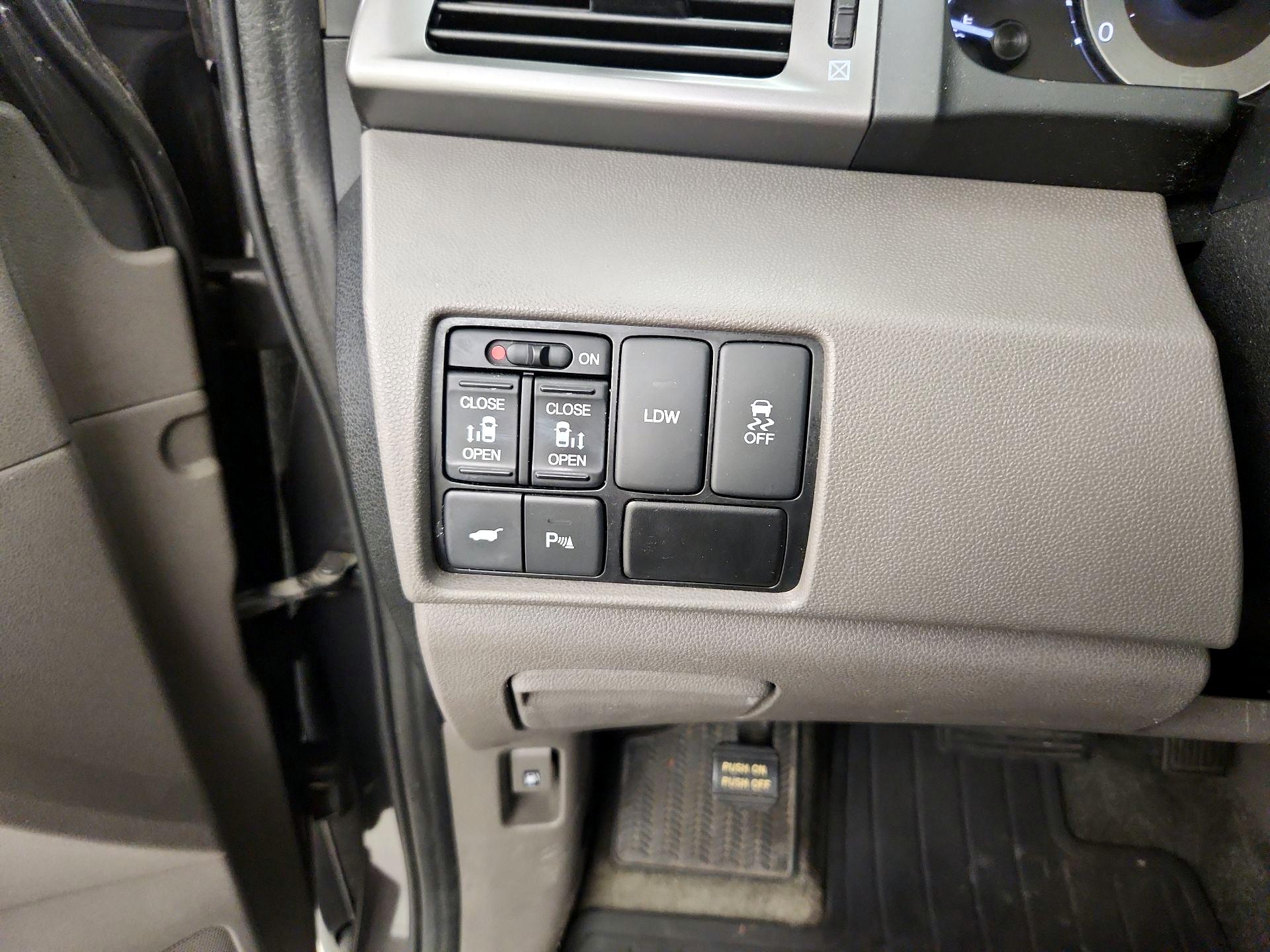 Thumbnail: 2015 Honda Odyssey - 13