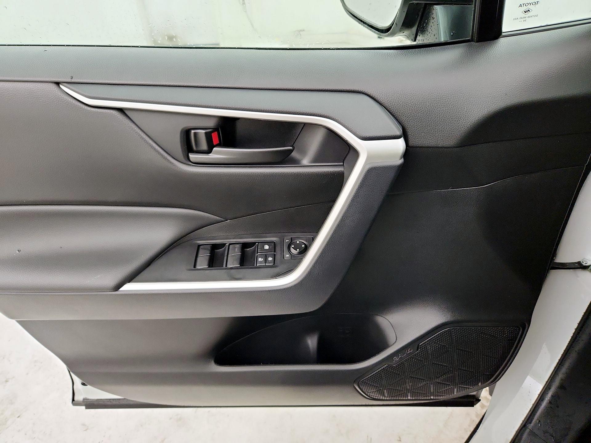 Thumbnail: 2025 Toyota RAV4 - 12