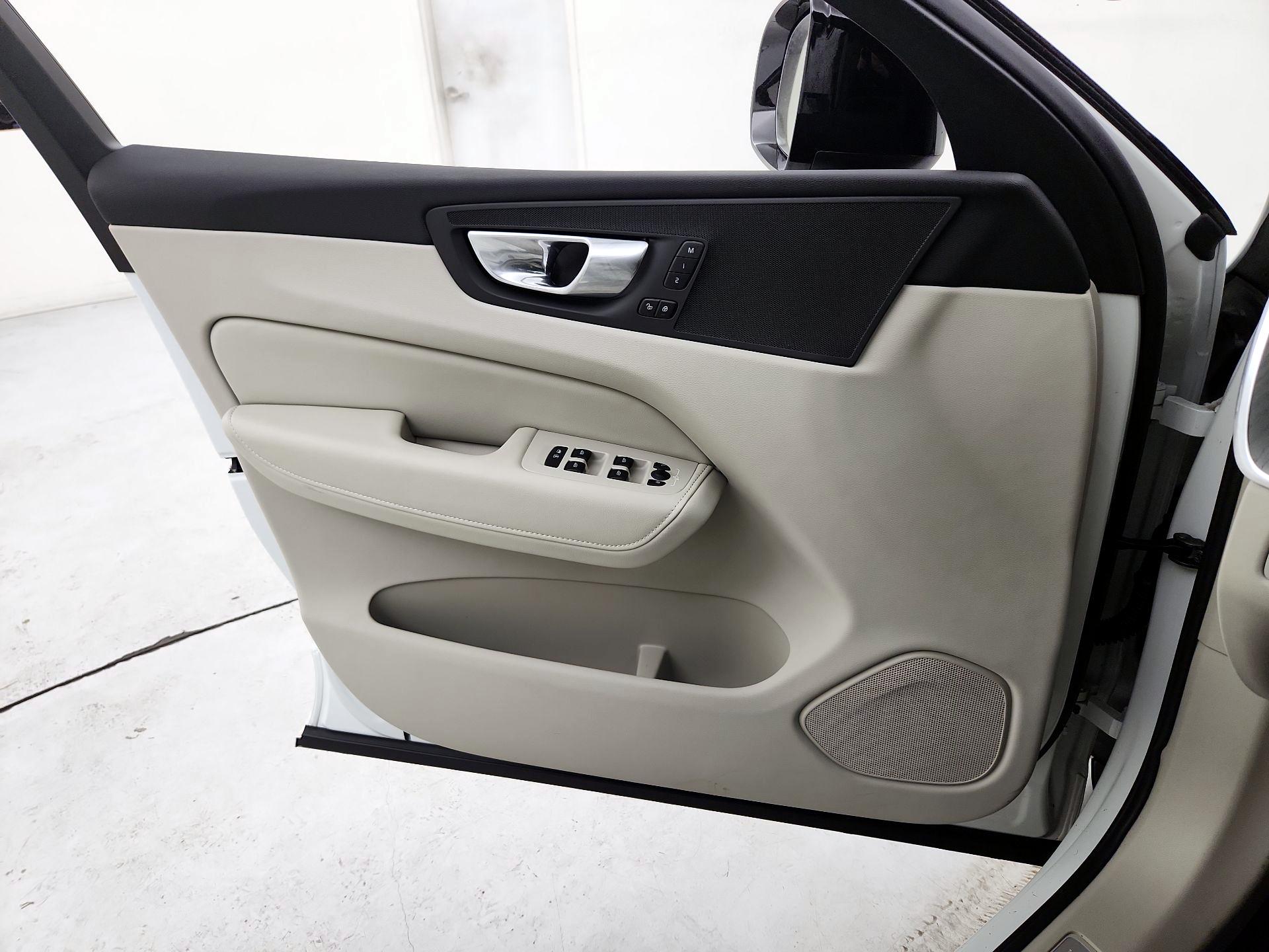 Thumbnail: 2025 Volvo XC60 - 12