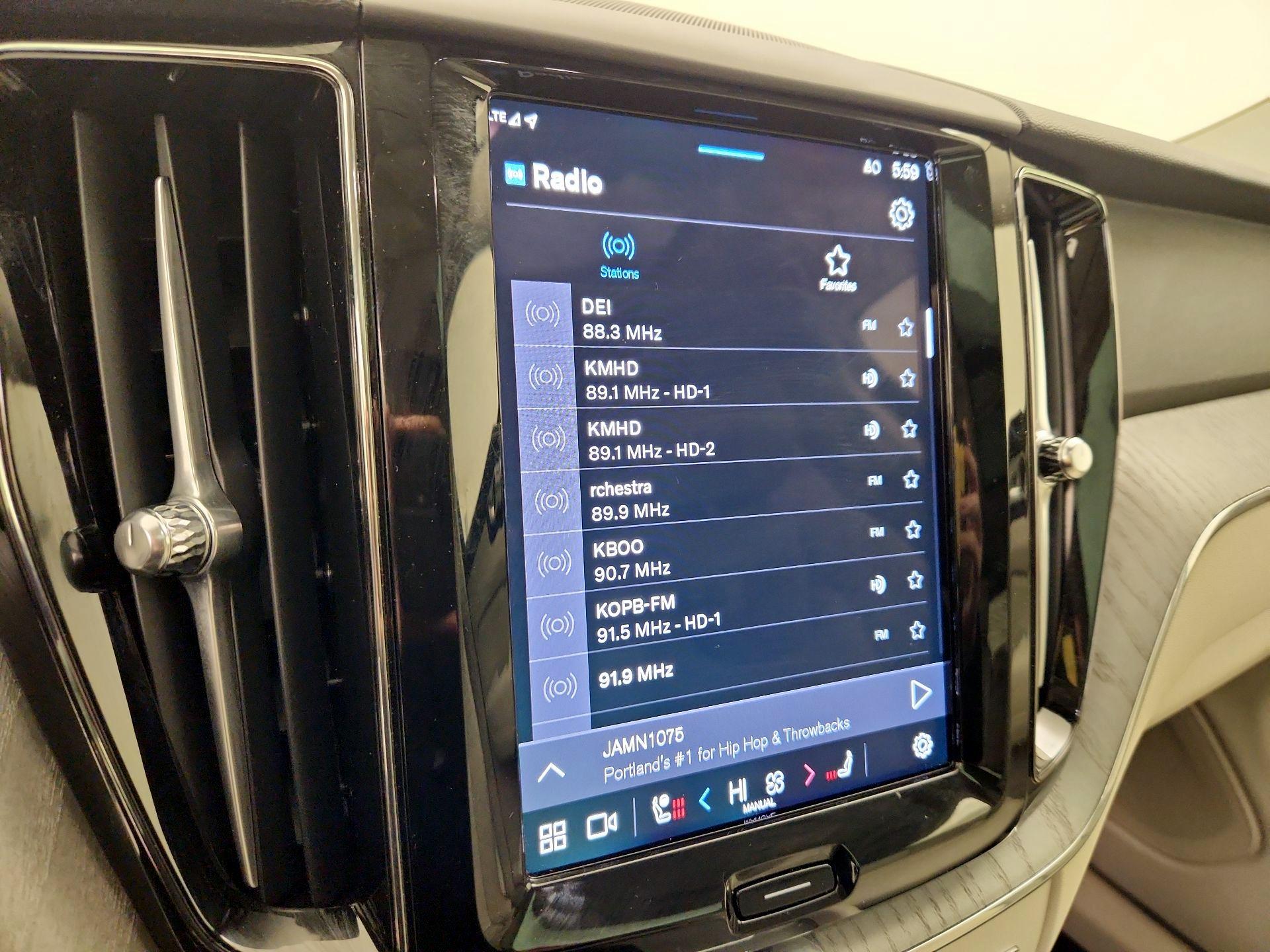 Thumbnail: 2025 Volvo XC60 - 16