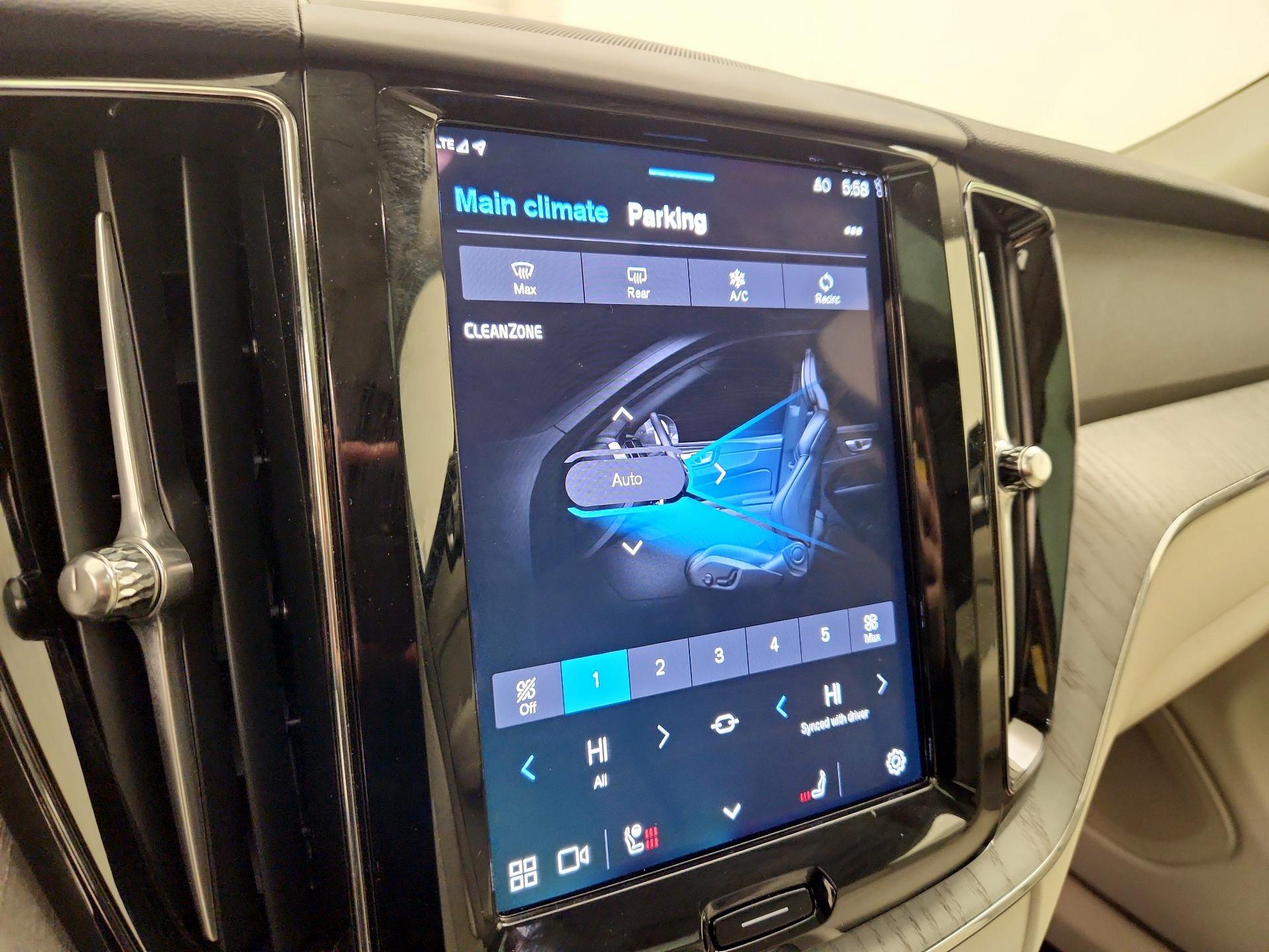 Thumbnail: 2025 Volvo XC60 - 17